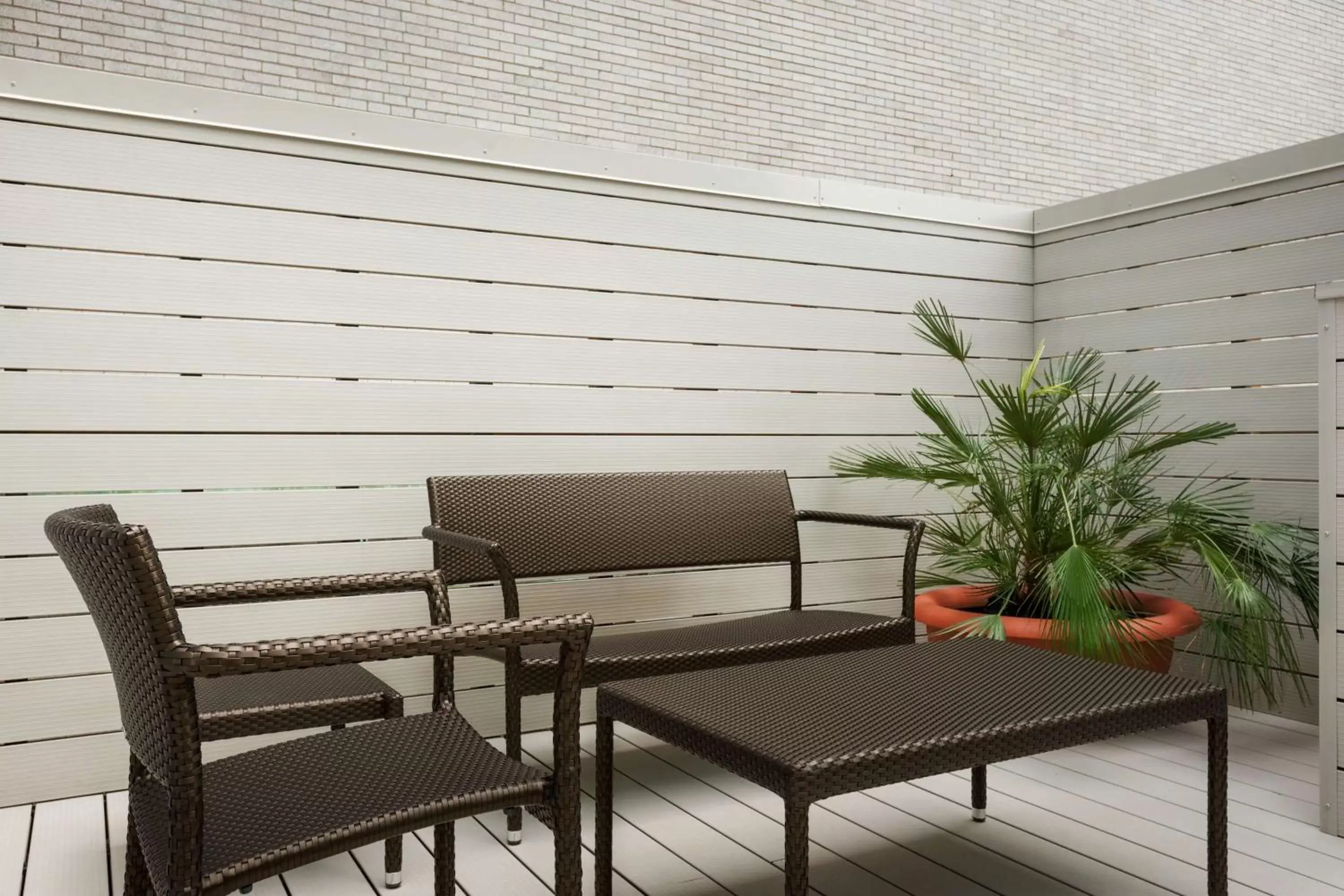 Living room in Hampton Inn Manhattan/Downtown- Financial District Living room in Hampton Inn Manhattan/Downtown- Financial District