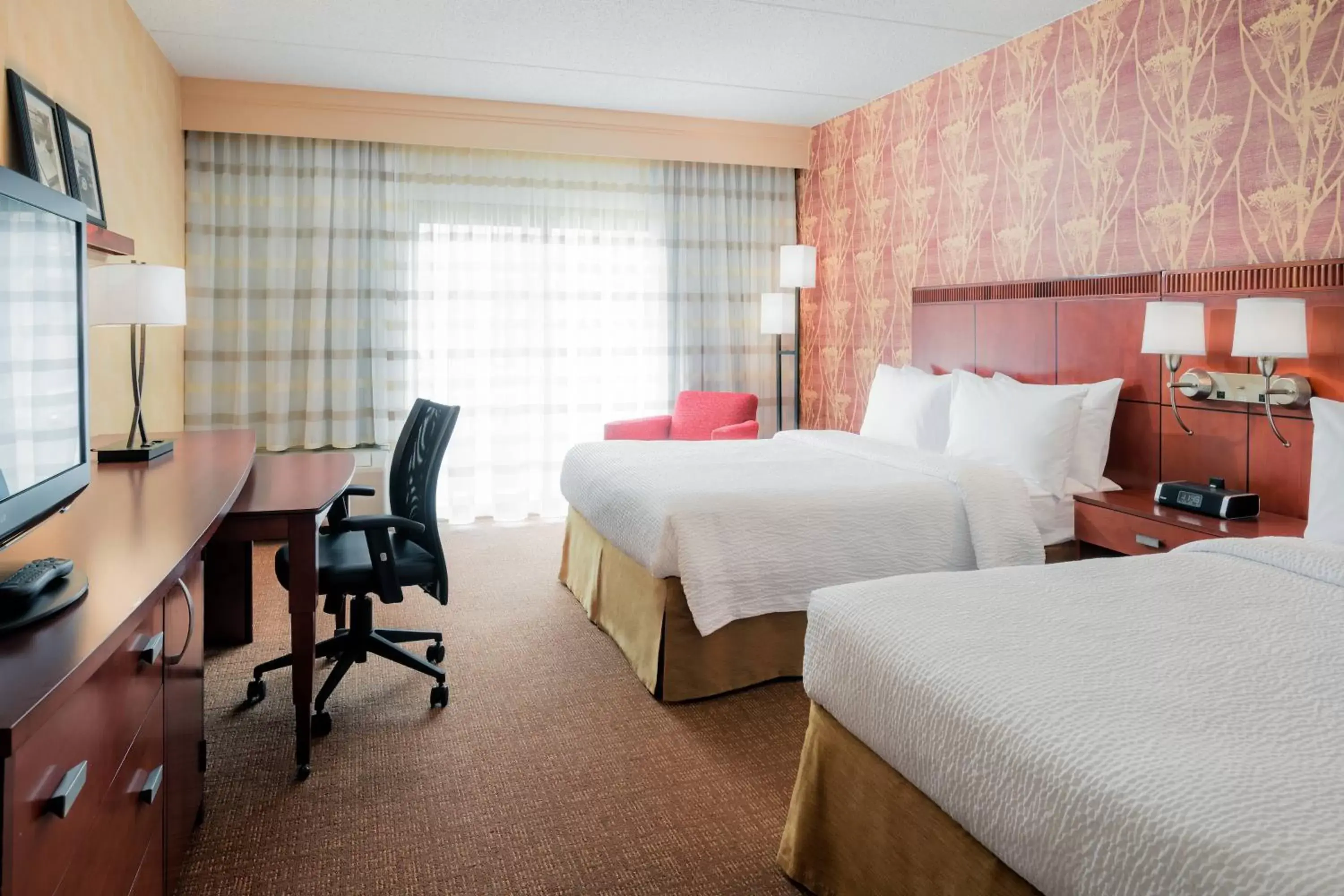Photo of the whole room, Bed in Courtyard by Marriott Chicago Naperville