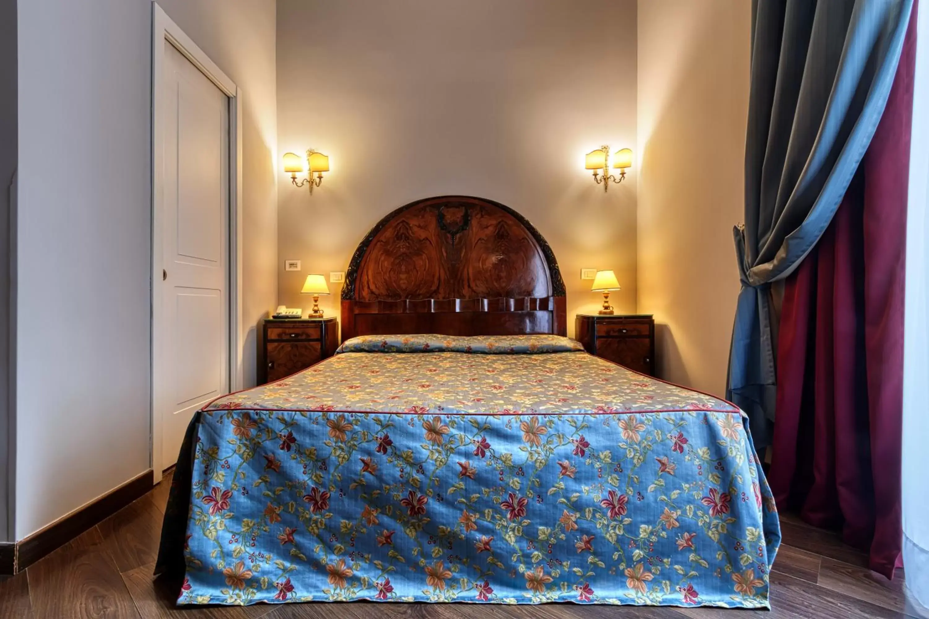 Photo of the whole room, Bed in Decumani Hotel De Charme