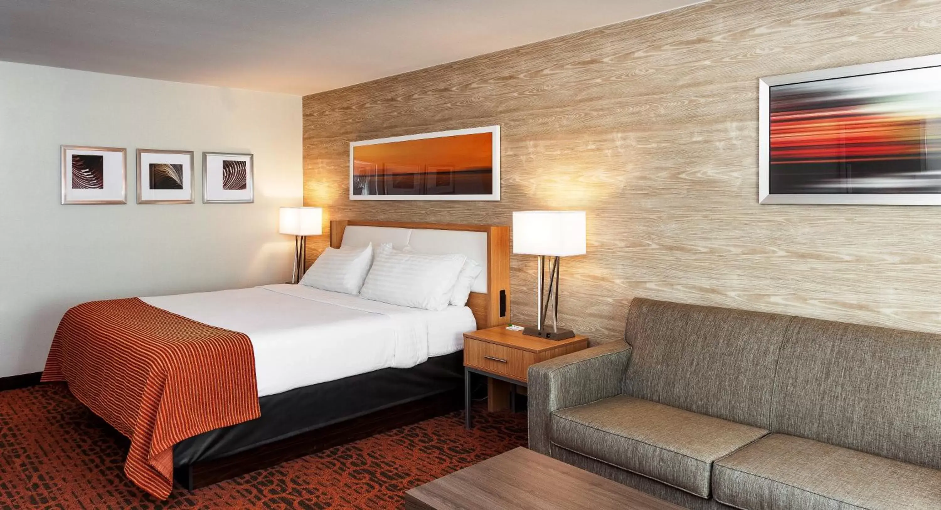 Photo of the whole room, Bed in Holiday Inn San Antonio-Downtown/Market Square, an IHG Hotel
