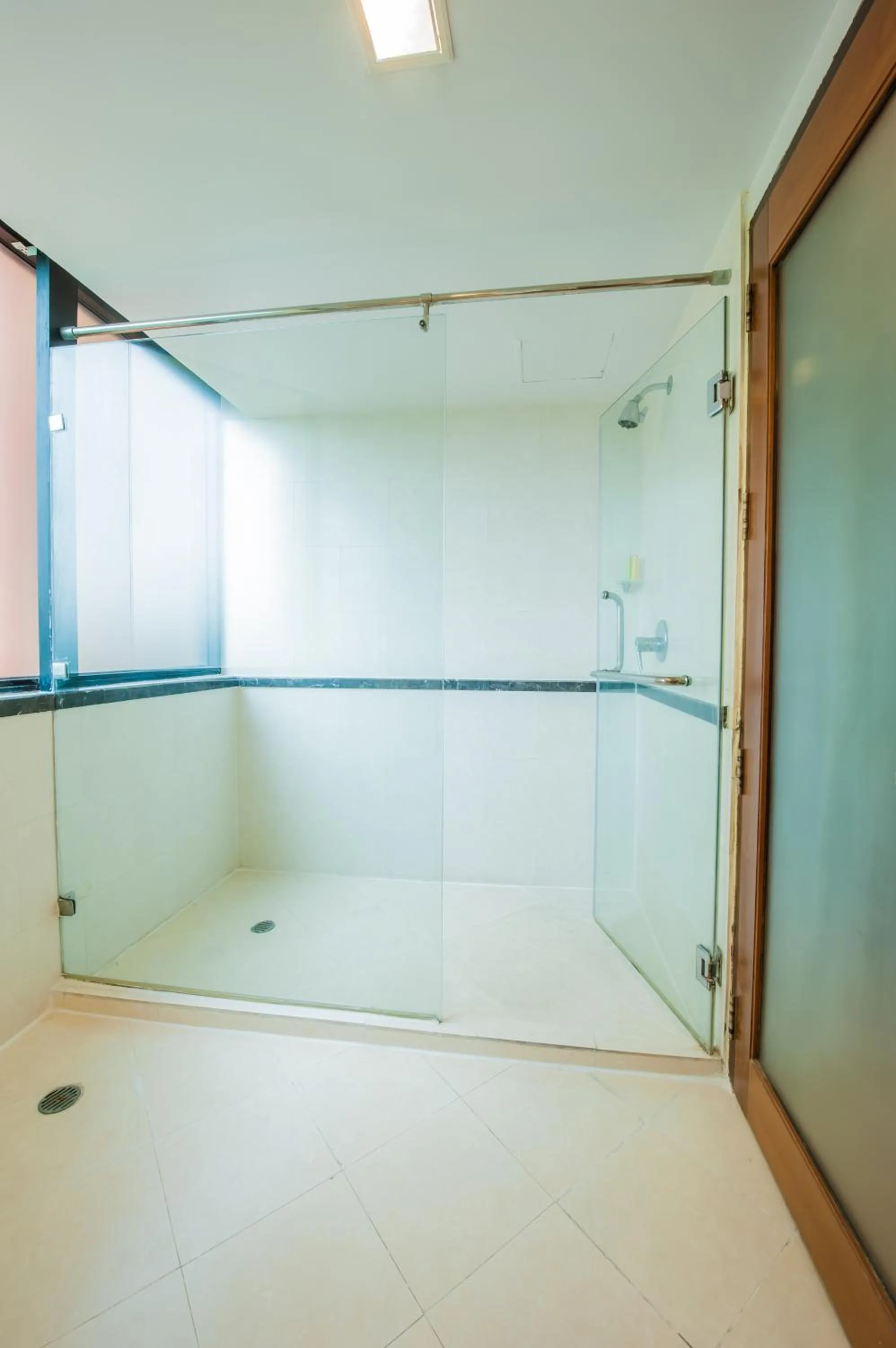 Shower in The Seasons Bangkok Huamark