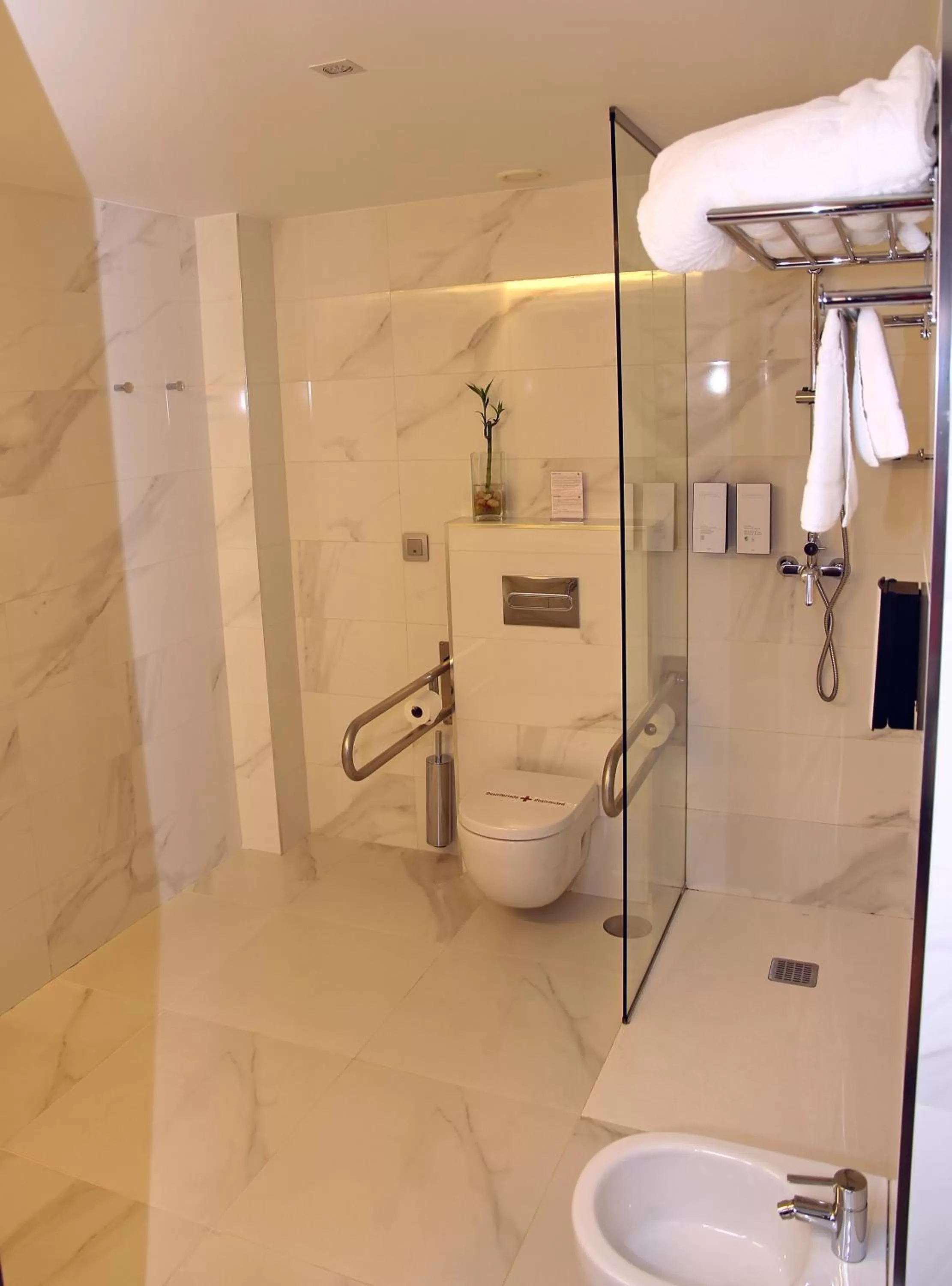 Shower in Agua de Mar Hotel Boutique