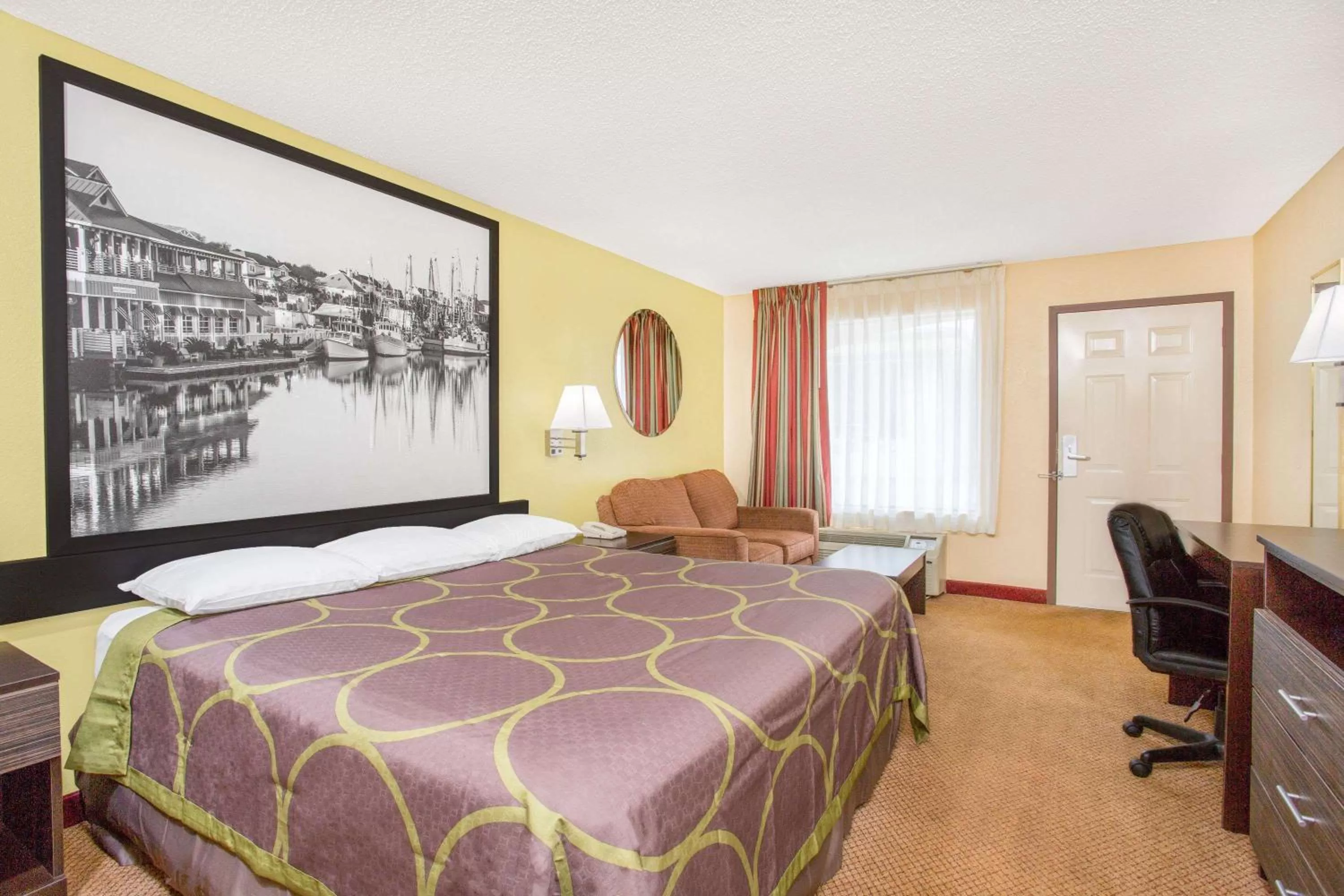 Photo of the whole room, Bed in Super 8 by Wyndham Sumter