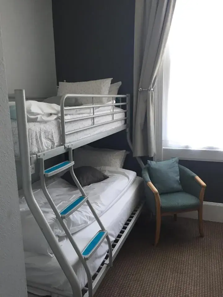 bunk bed, Bed in Tregonholme Hotel