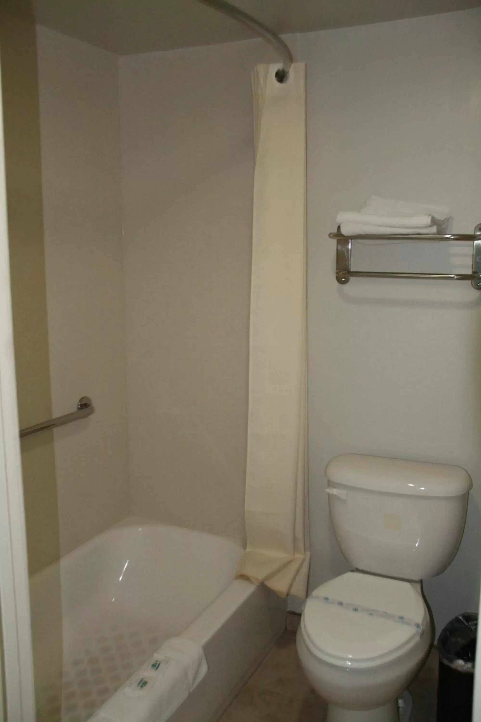 Bathroom in Motel 6 Monterey Park