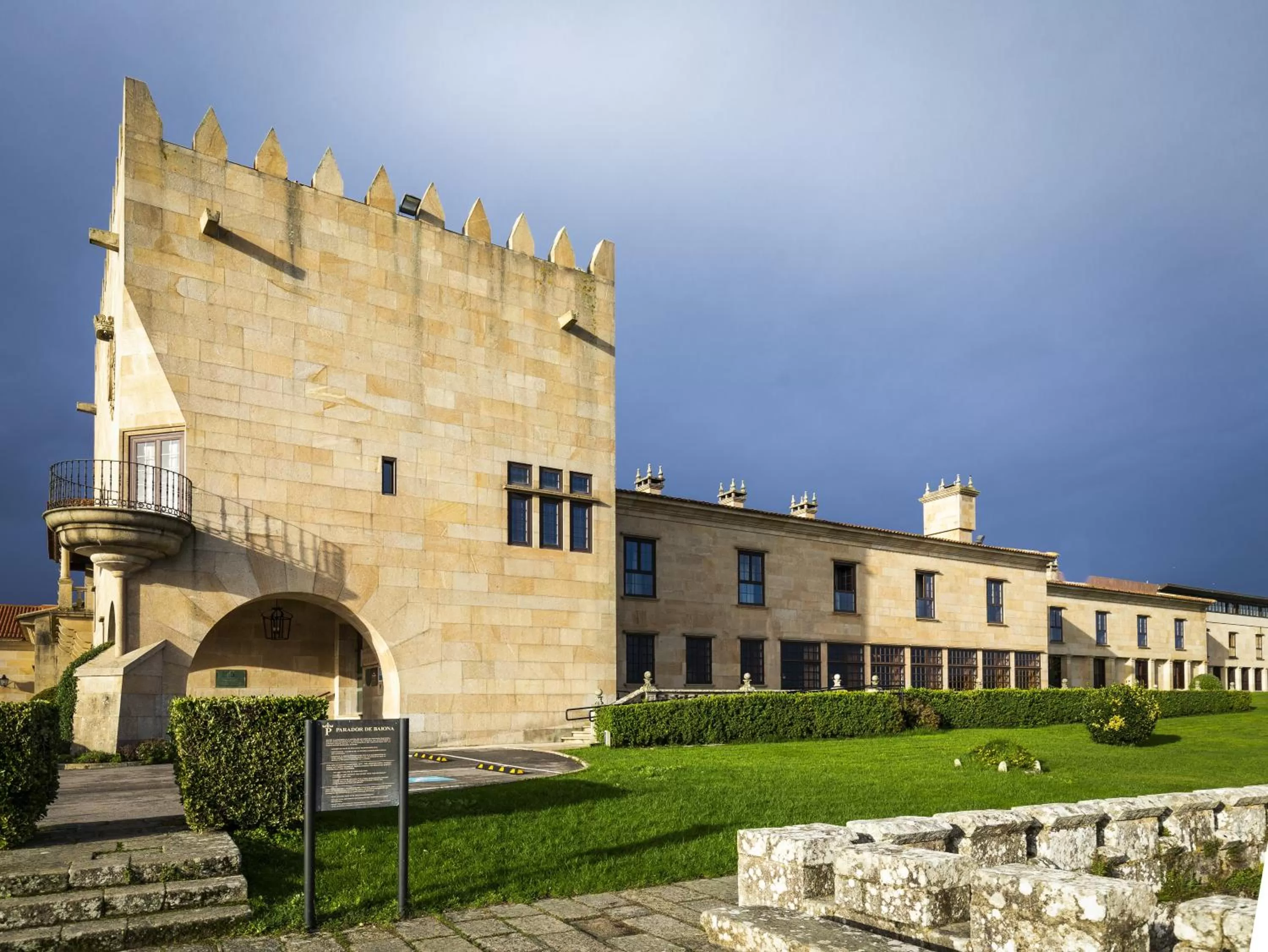 Property building in Parador de Baiona