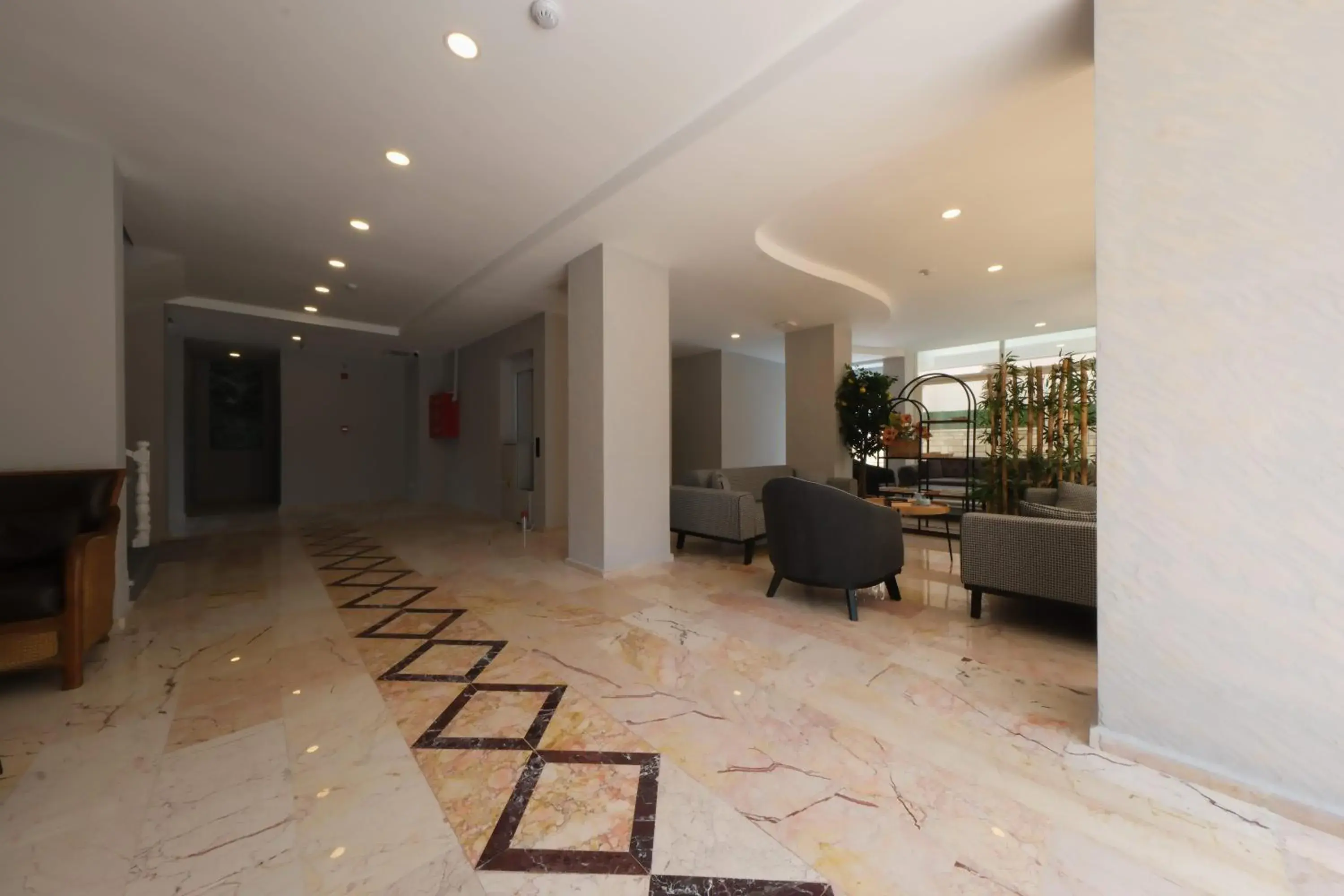 Property building, Lobby/Reception in Premier İnn Cİty