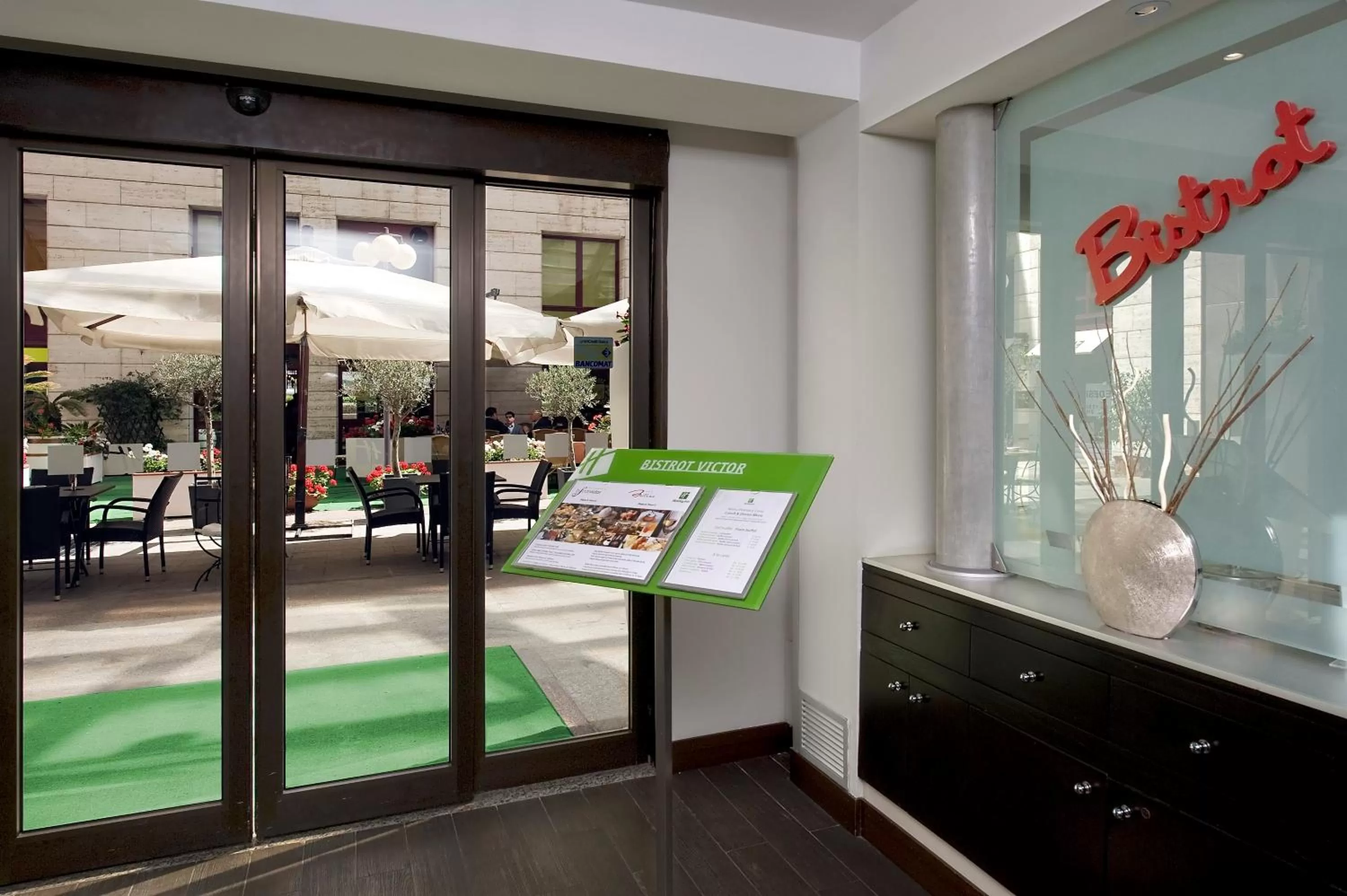 Restaurant/places to eat in Holiday Inn Naples by IHG