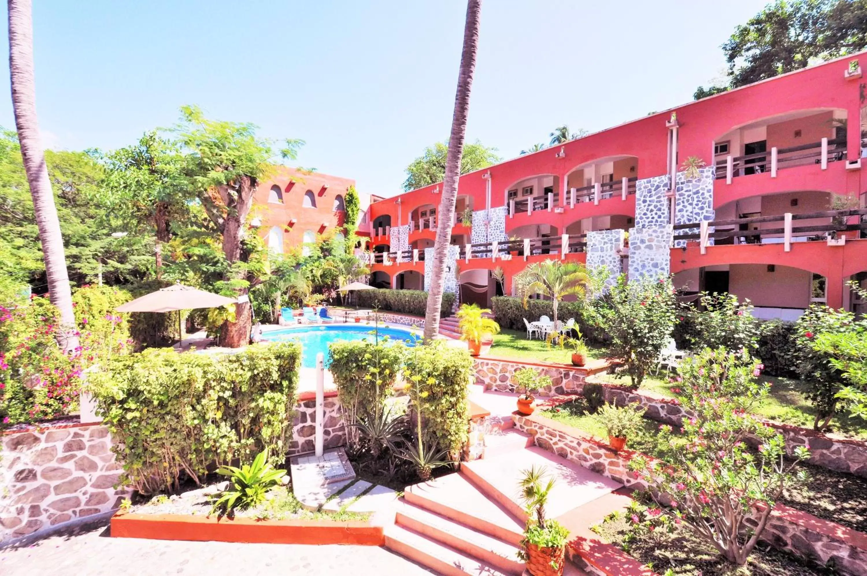 Facade/entrance, Pool View in Hotel Zihua Caracol