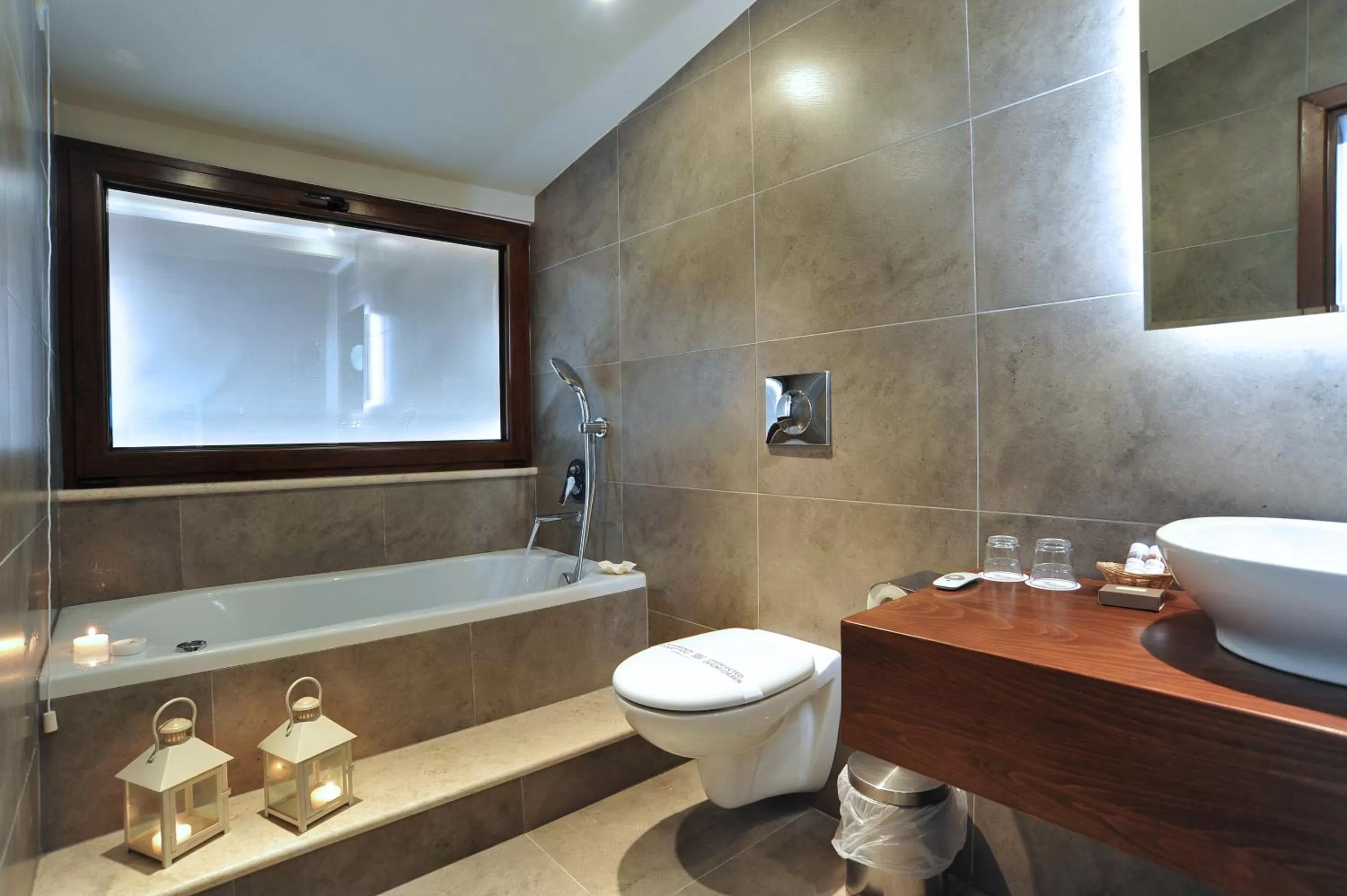 Hot Tub in Fedriades Delphi Hotel