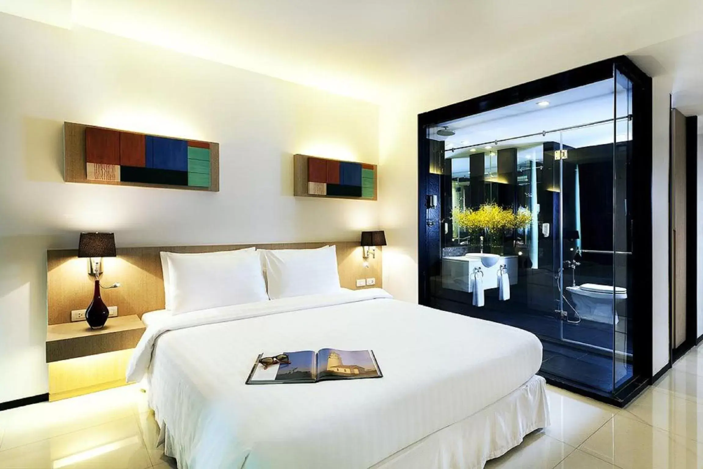 Photo of the whole room, Bed in VIC 3 Bangkok - SHA Plus