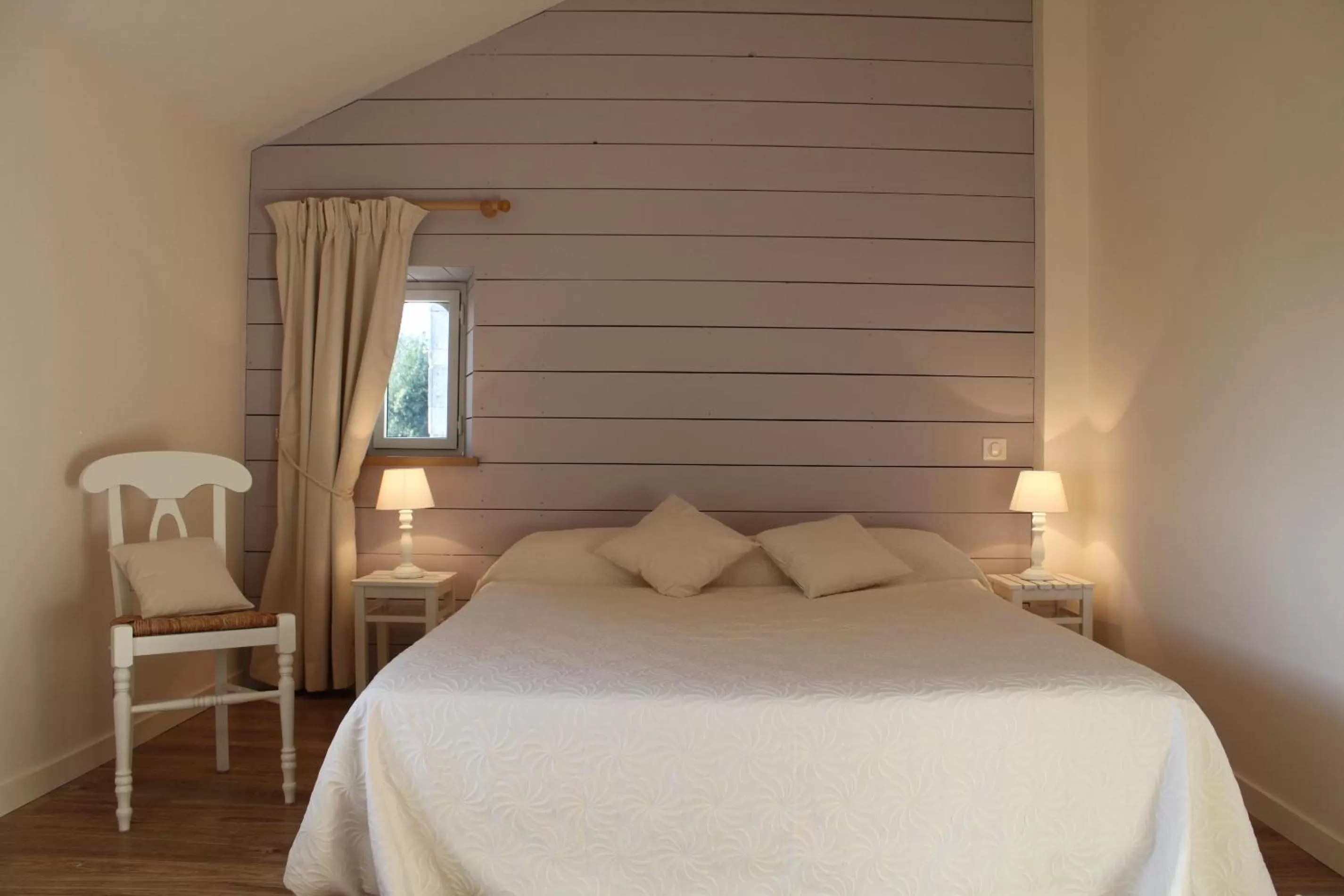 Standard King Room in Clos de la Court d'Aron