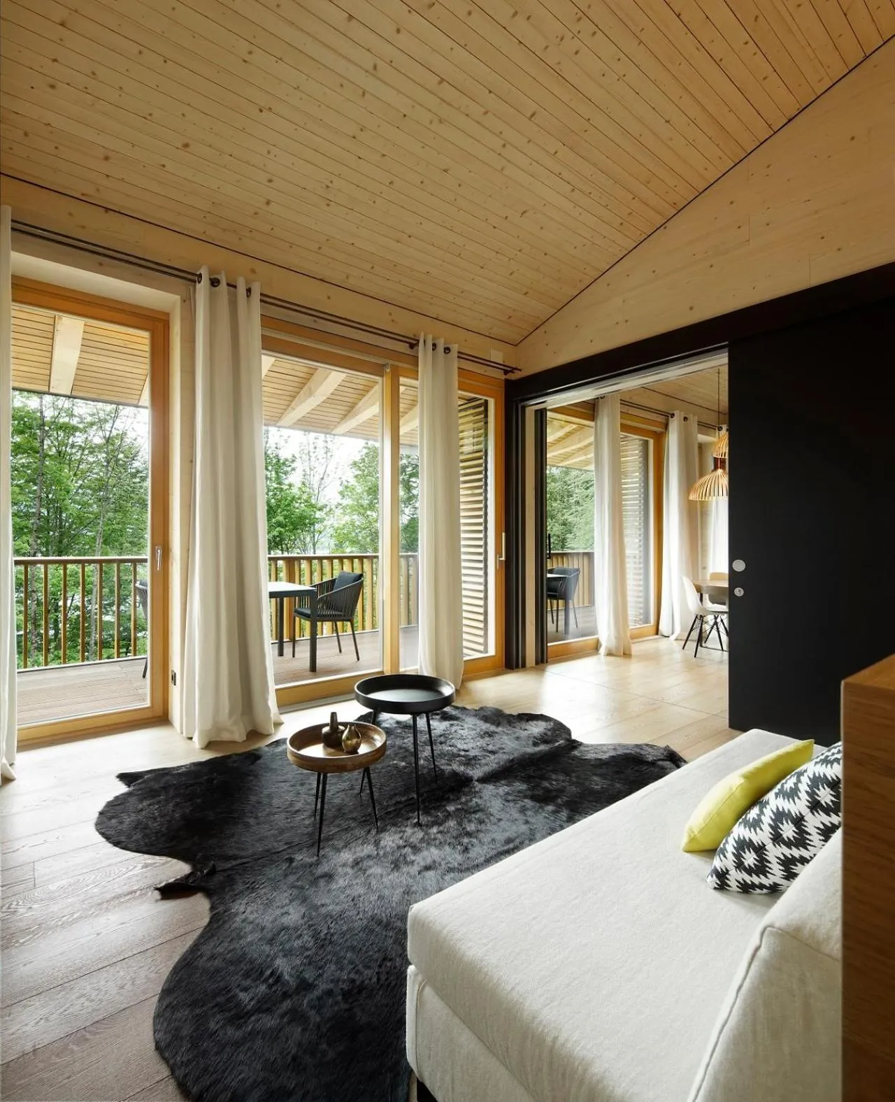 Photo of the whole room, Bed in Das Tegernsee