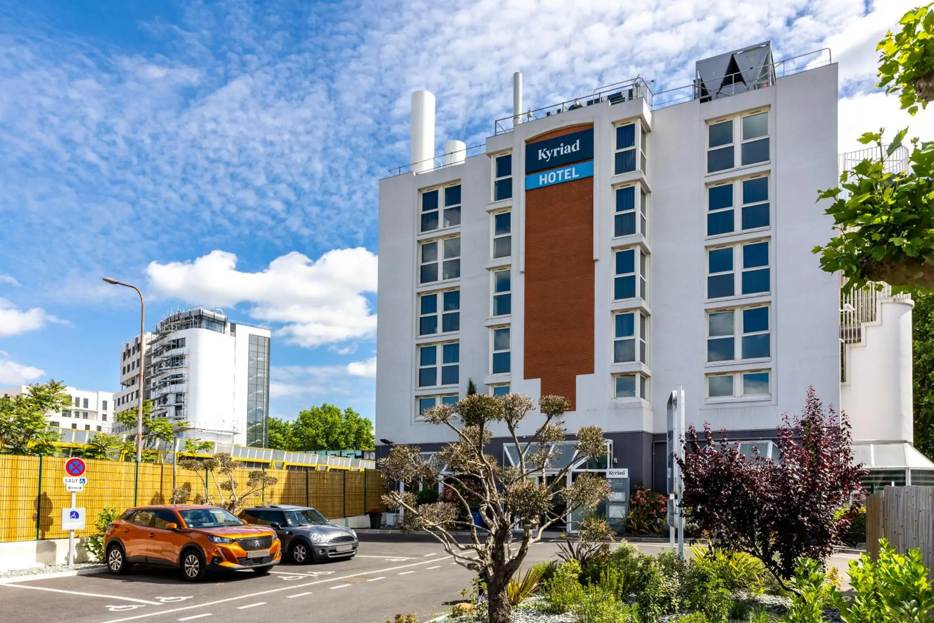 Facade/entrance in Kyriad Paris Ouest - Colombes Facade/entrance in Kyriad Paris Ouest - Colombes