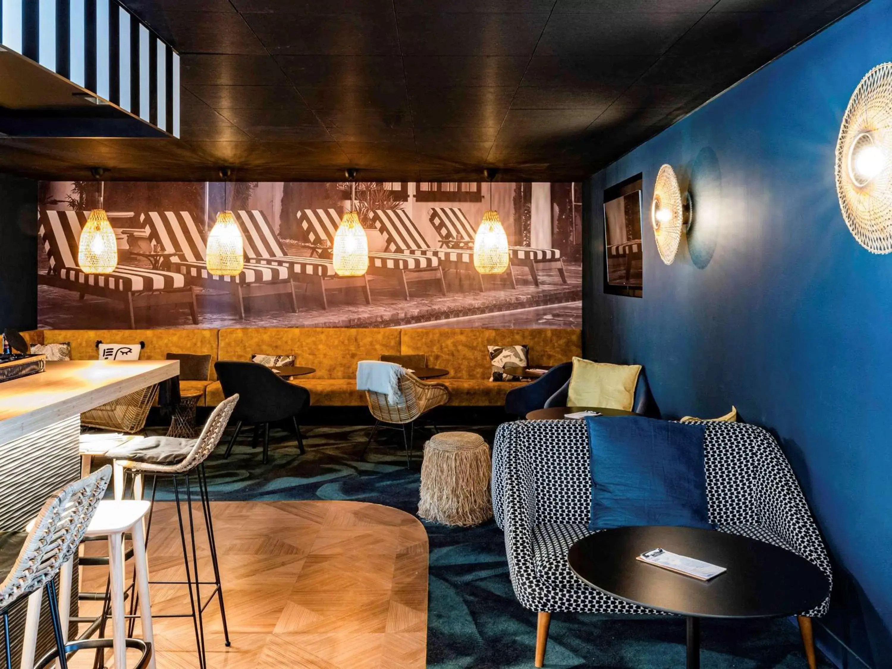 Lounge or bar, Restaurant/Places to Eat in Novotel Lens Noyelles