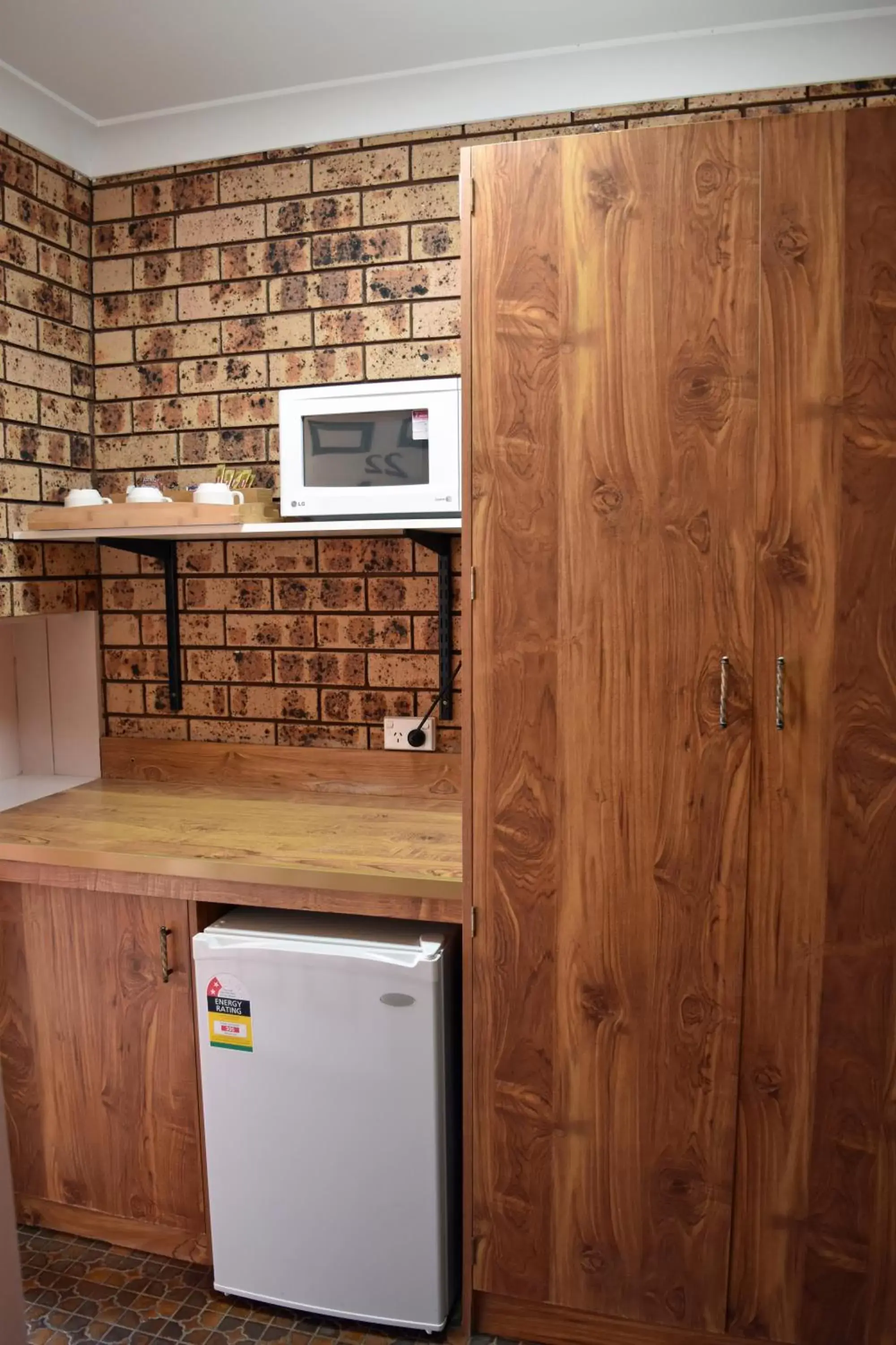 Kitchen/Kitchenette in Ten Dollar Town Motel