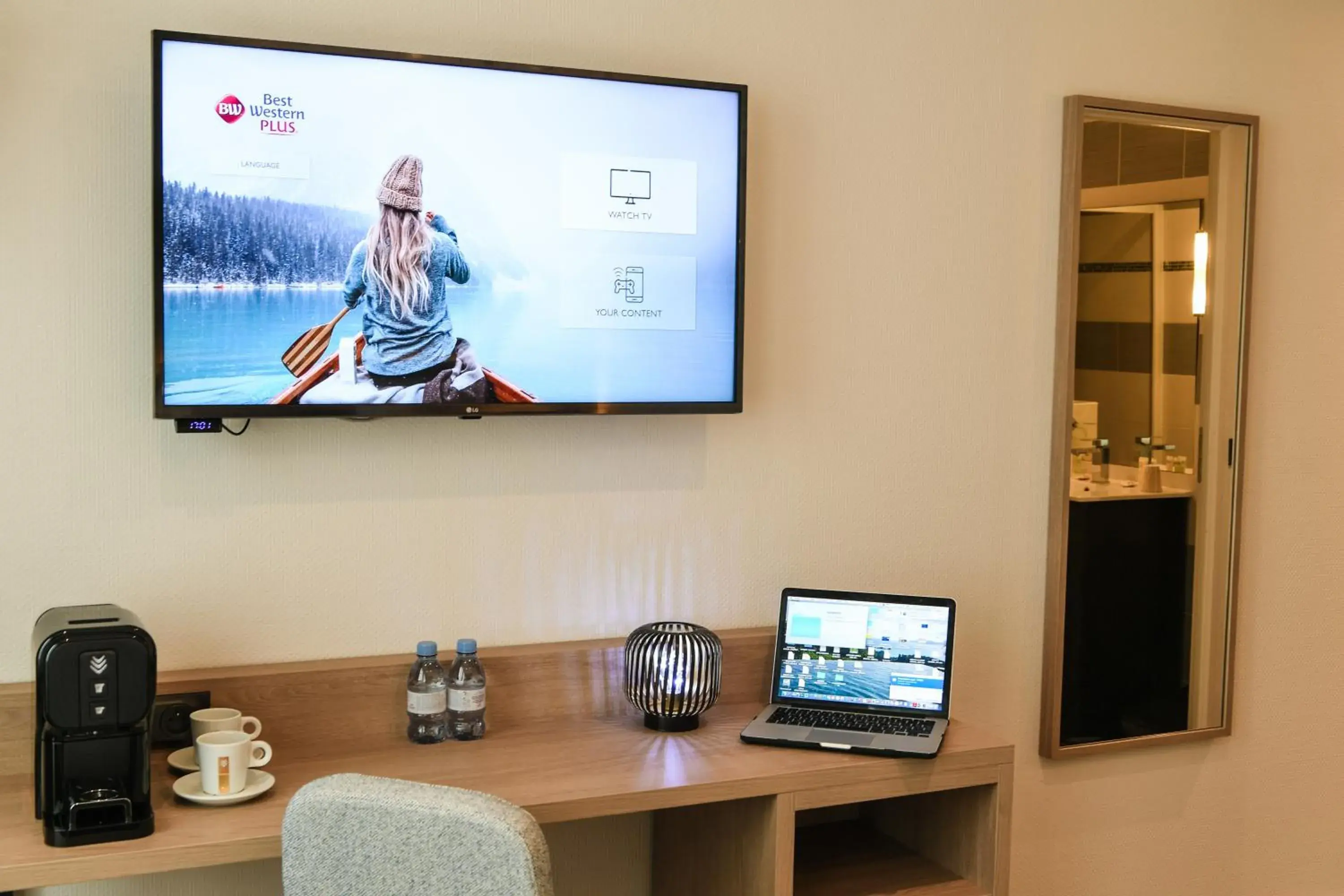 TV and multimedia, TV/Entertainment Center in Best Western Plus Le Havre Centre Gare