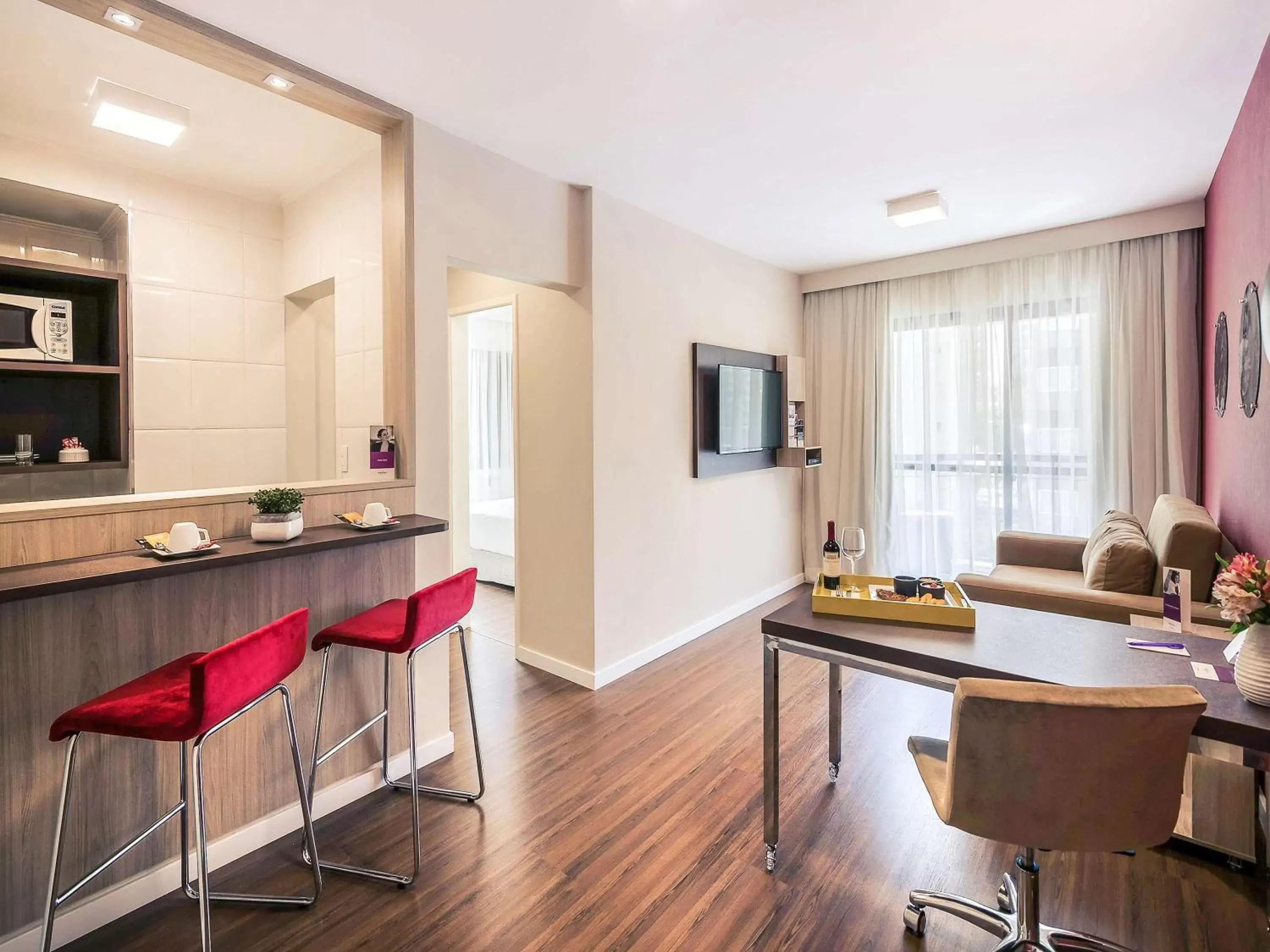 Photo of the whole room, Kitchen/Kitchenette in Mercure Sao Paulo Alamedas