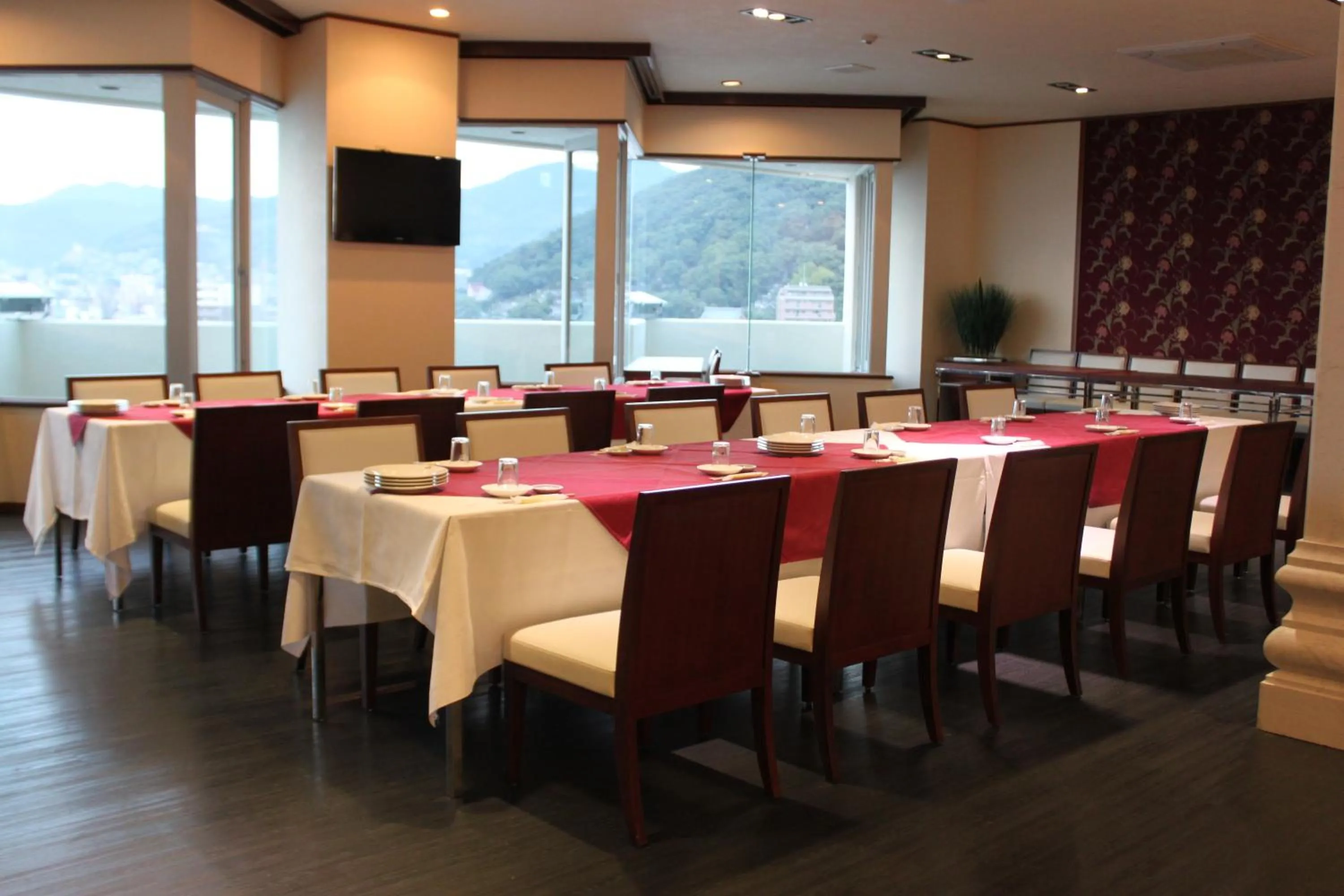 Restaurant/places to eat in Hotel Marine World