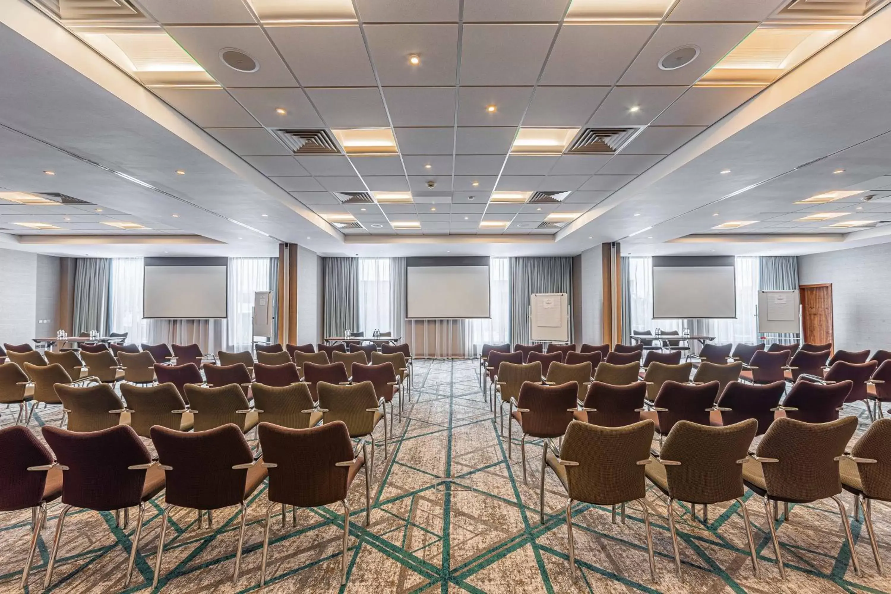 Meeting/conference room in Crowne Plaza Reading East