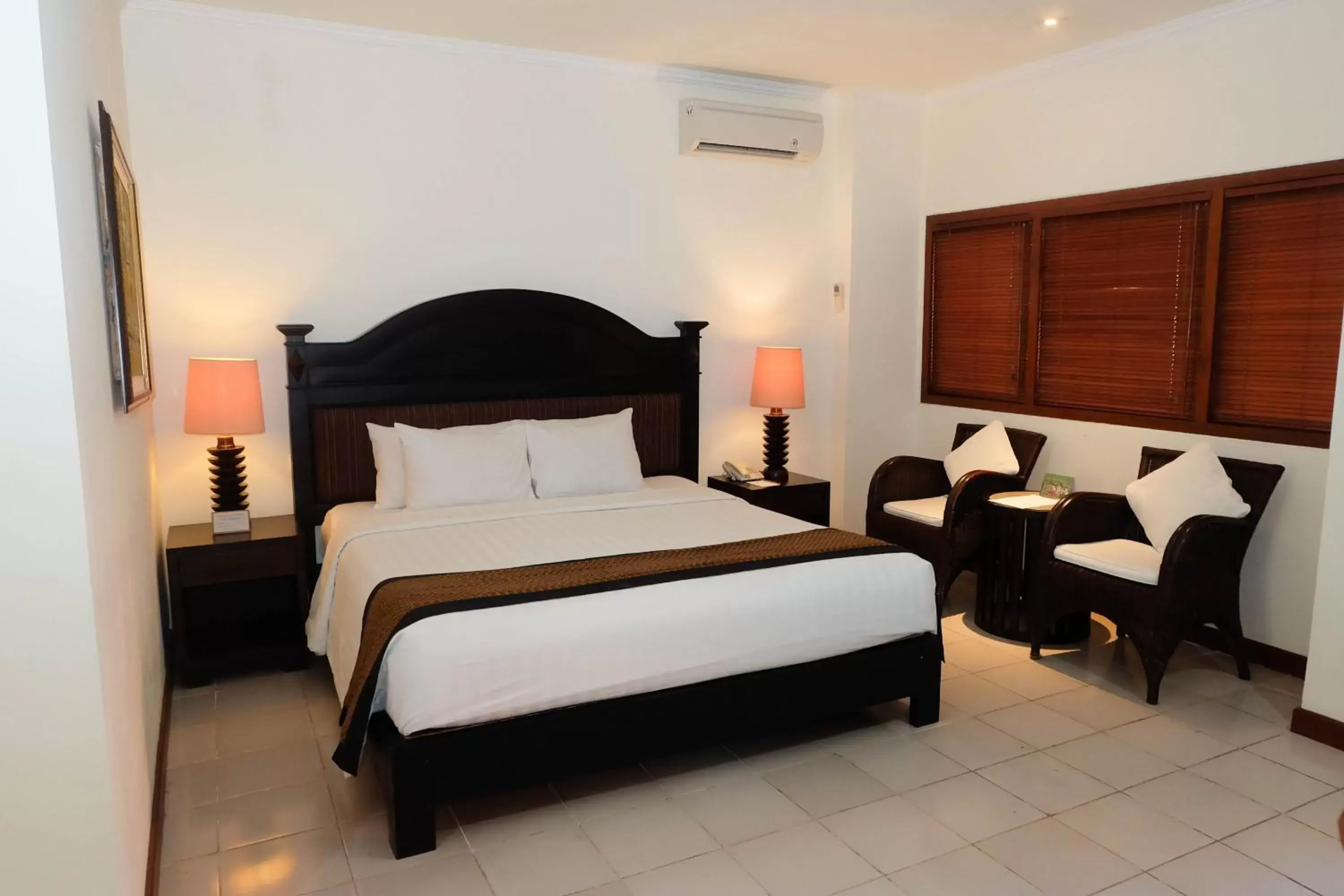 Bed in Griya Santrian a Beach Resort