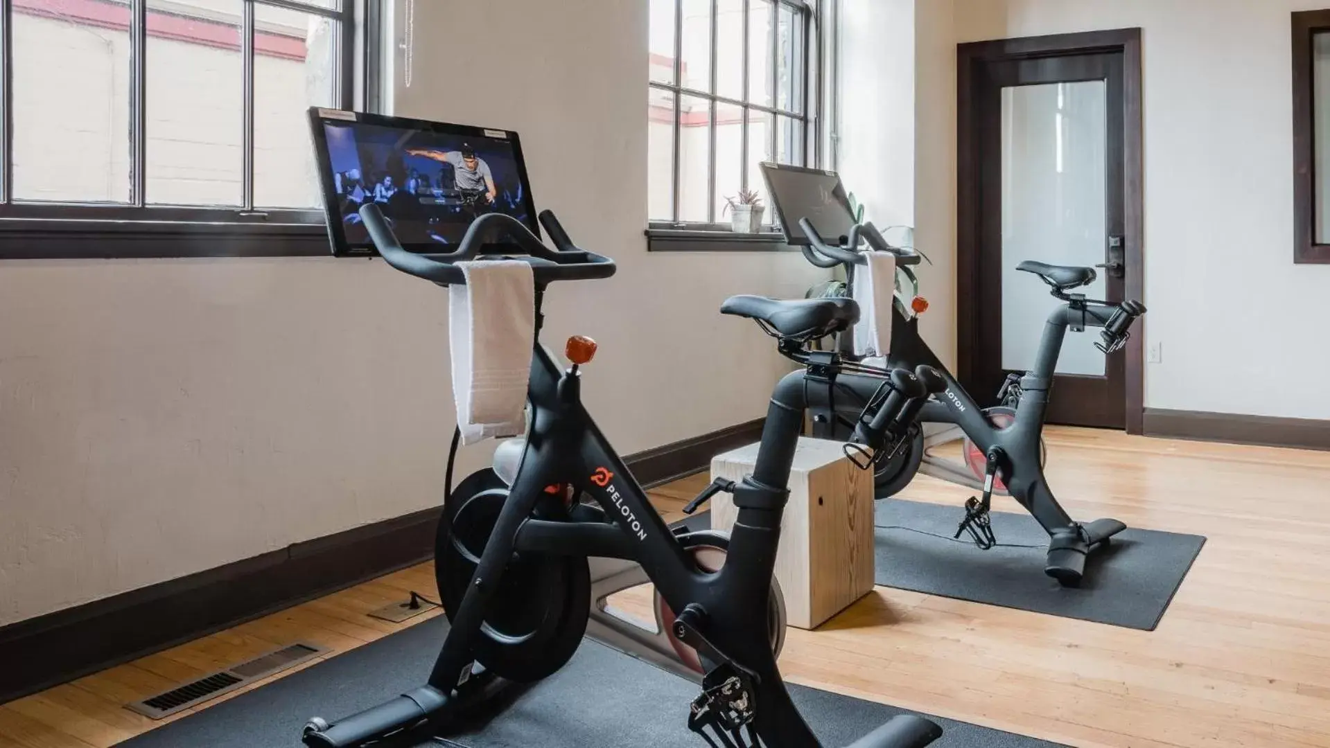 Fitness centre/facilities in SCP Redmond Hotel Fitness centre/facilities in SCP Redmond Hotel