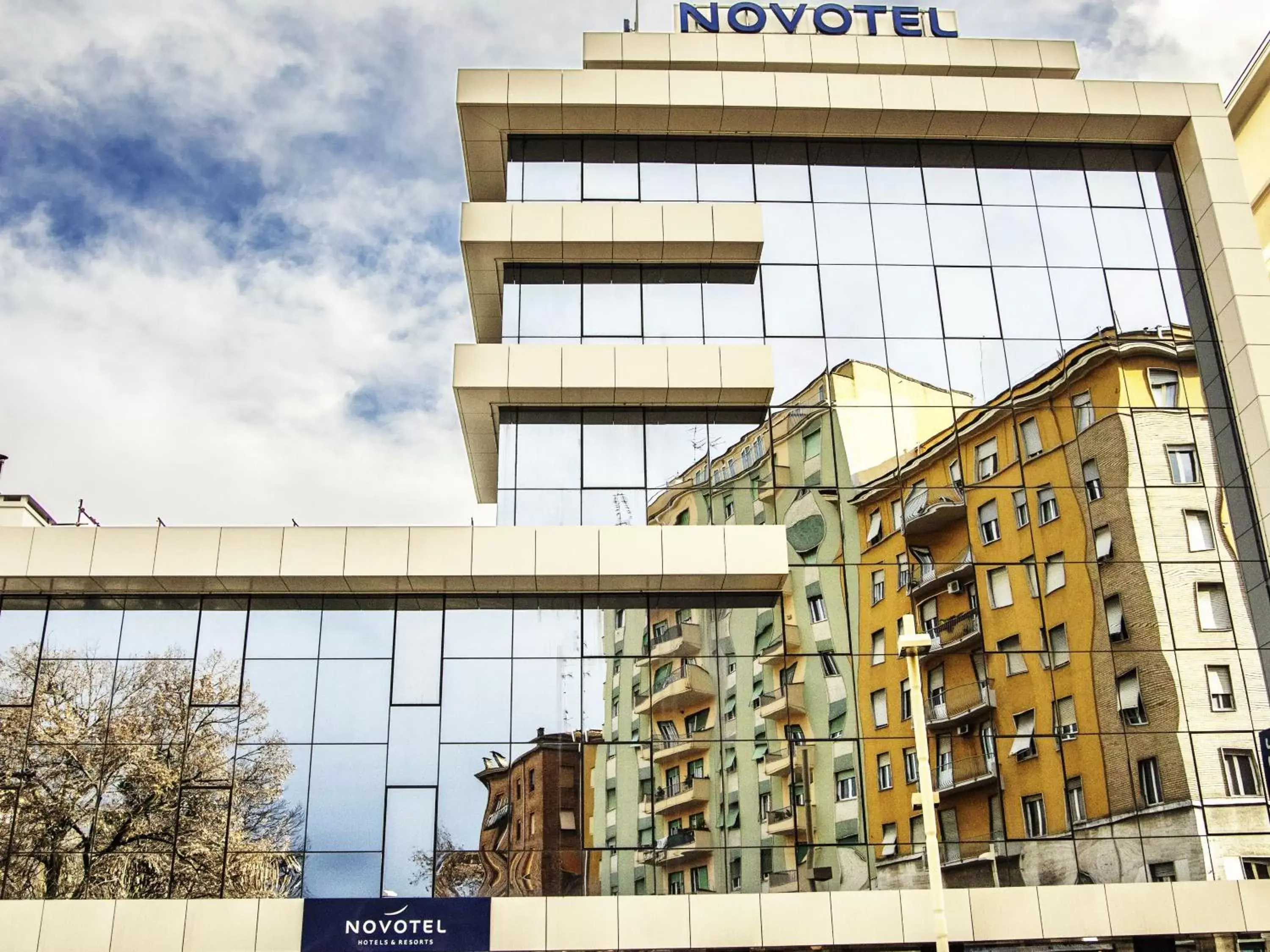 Facade/entrance in Novotel Parma Centro