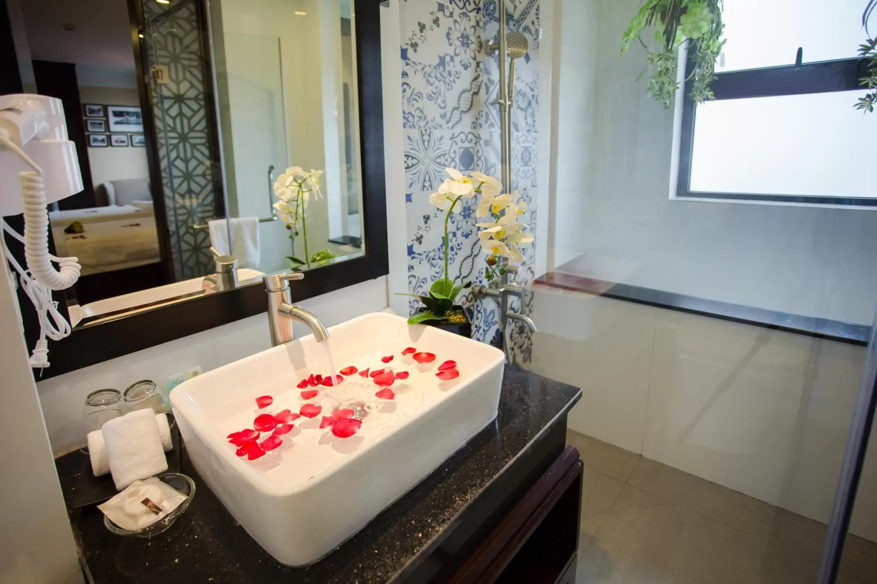 Bathroom in Hanoi Marvellous Hotel & Spa