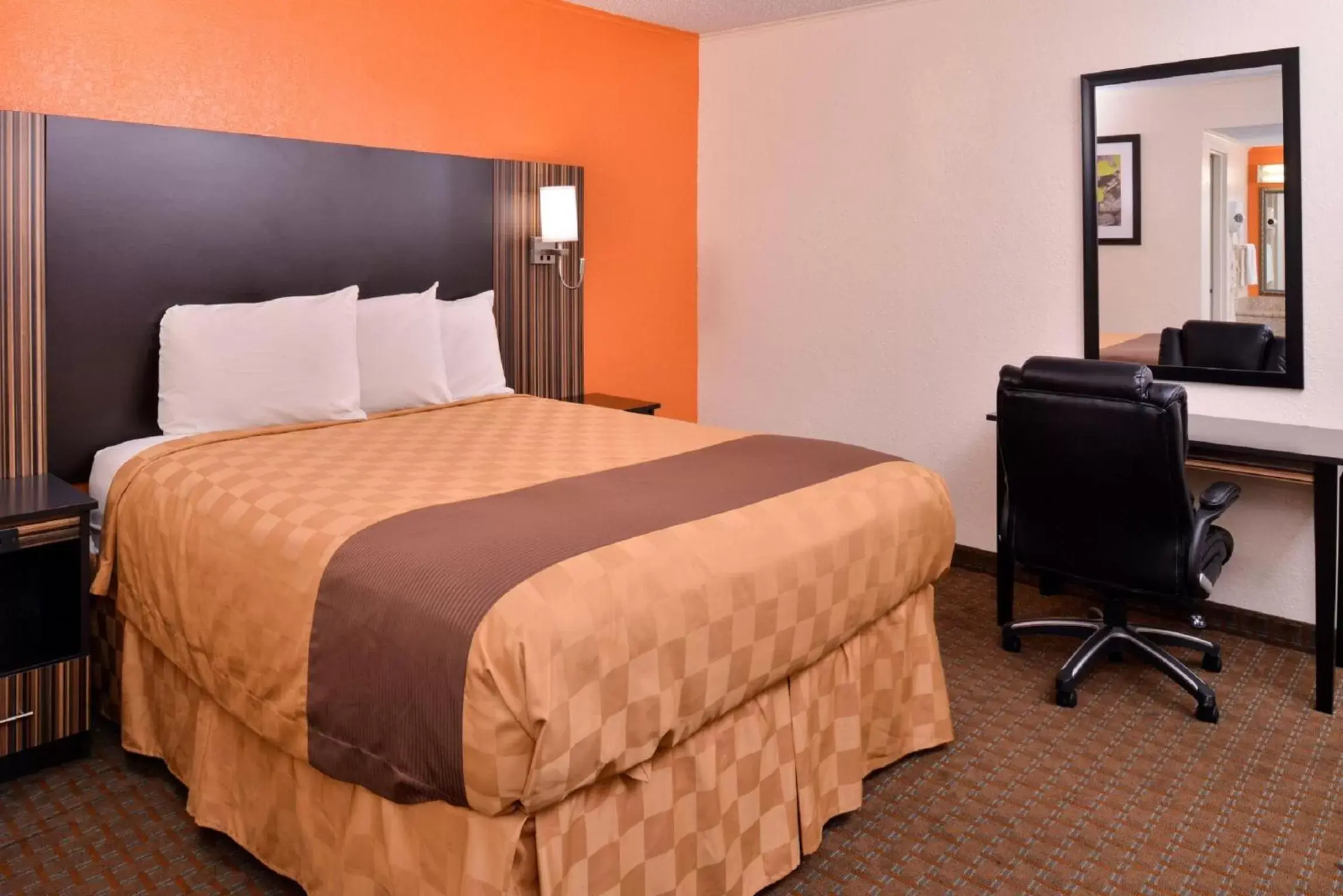 Bedroom, Bed in Americas Best Value Inn Ponca City