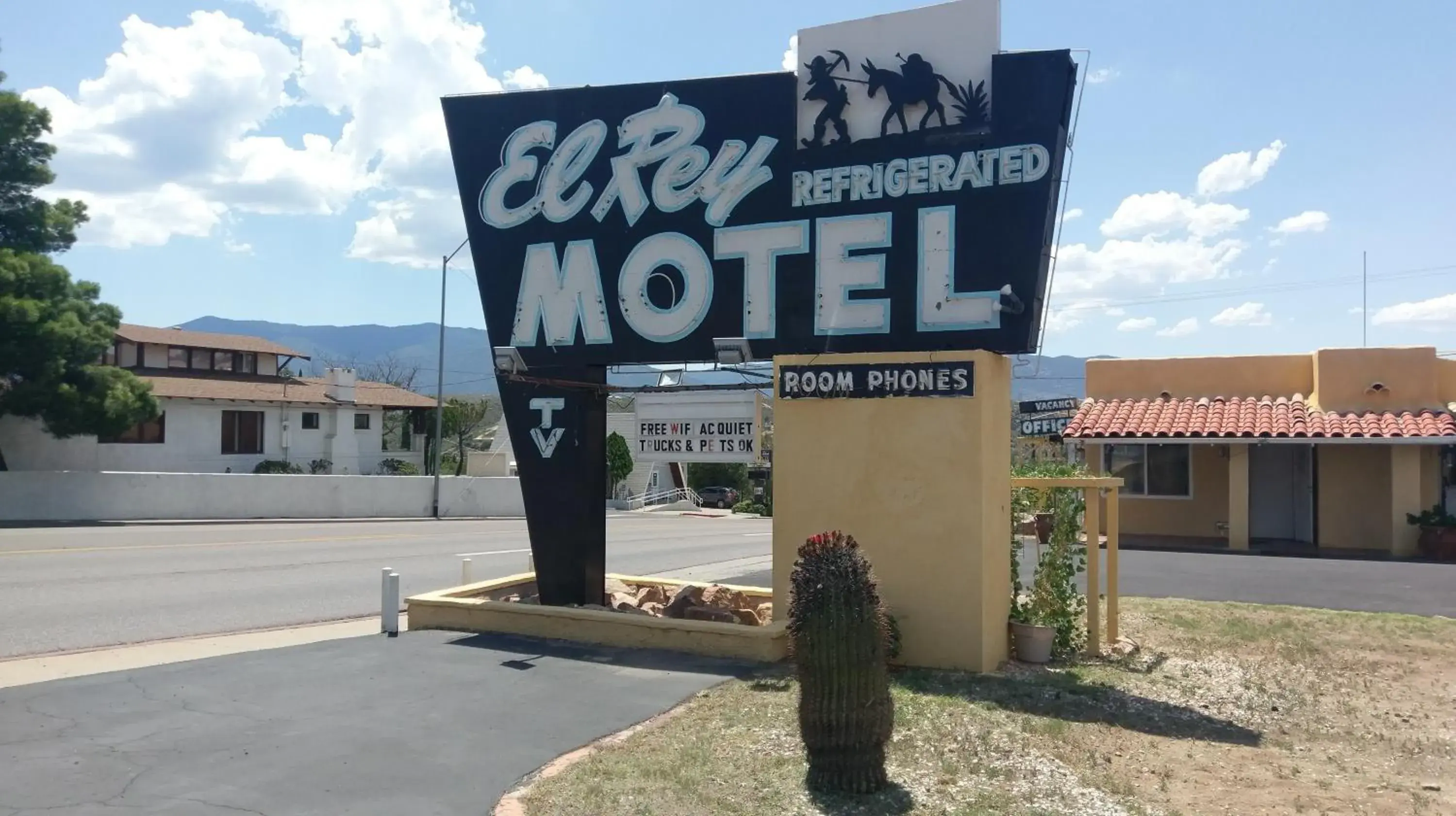 Property building, Property Logo/Sign in El Rey Motel