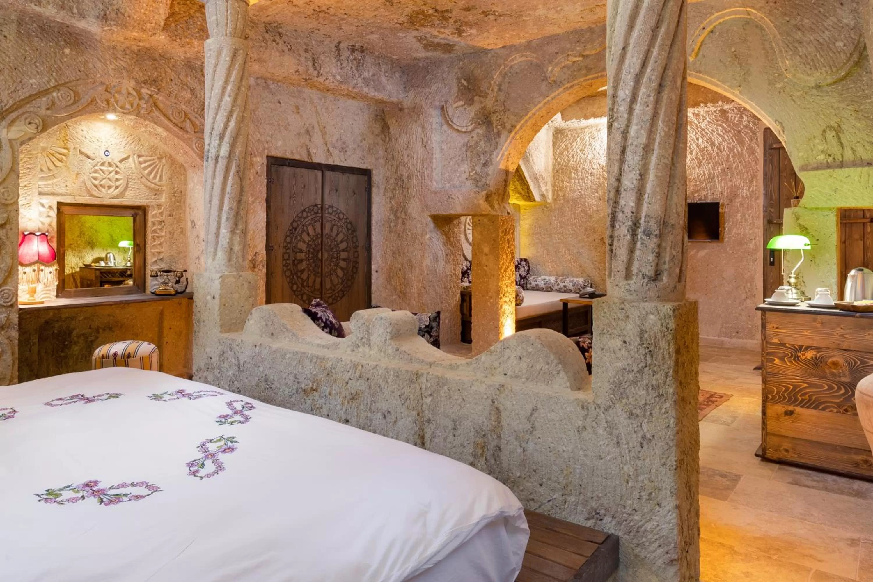 Landmark view, Bed in Kayata Cave Suites Special Class