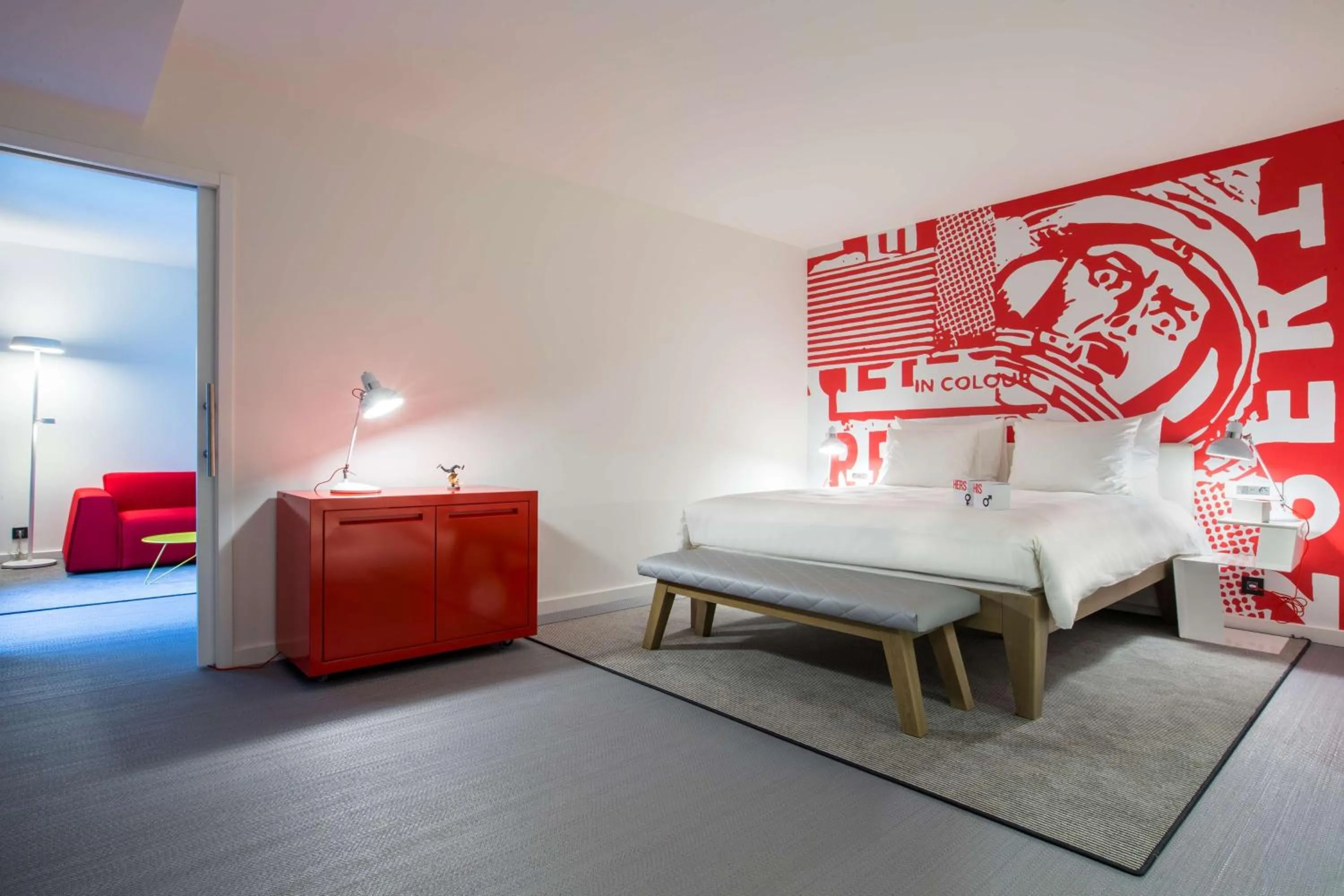 Living room, Bed in Radisson RED Brussels