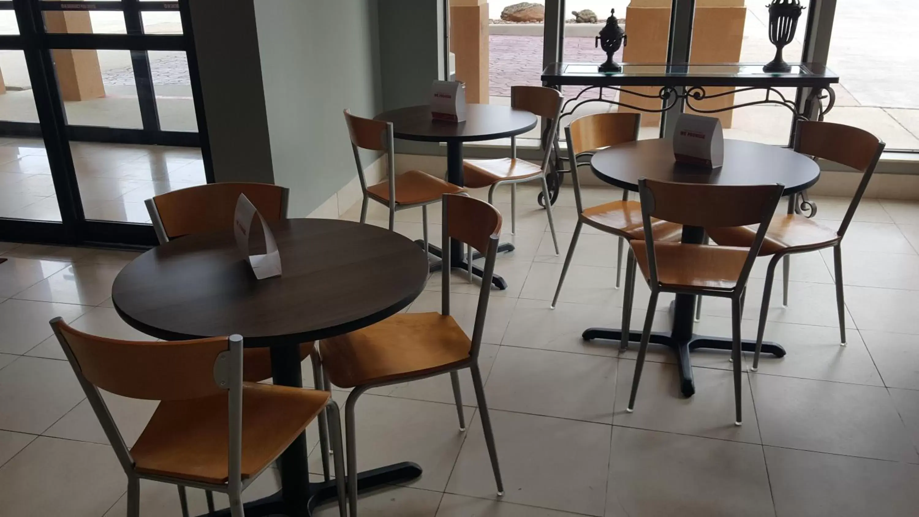 Lounge or bar in Super 8 by Wyndham Port Arthur/Nederland Area Lounge or bar in Super 8 by Wyndham Port Arthur/Nederland Area