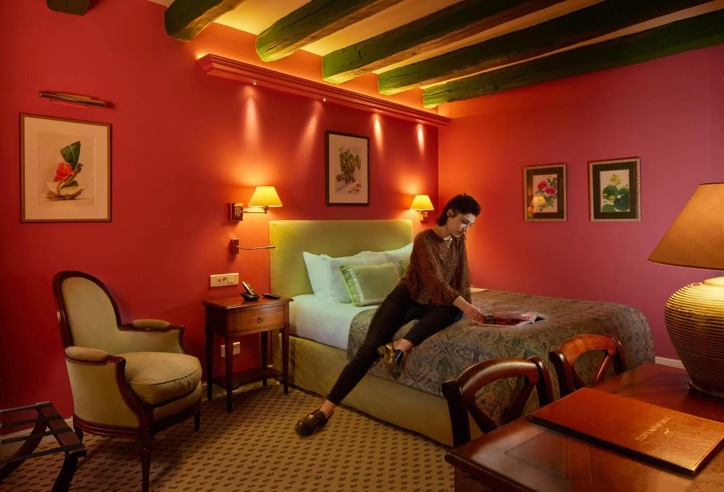 Bedroom in Le Relais Montmartre