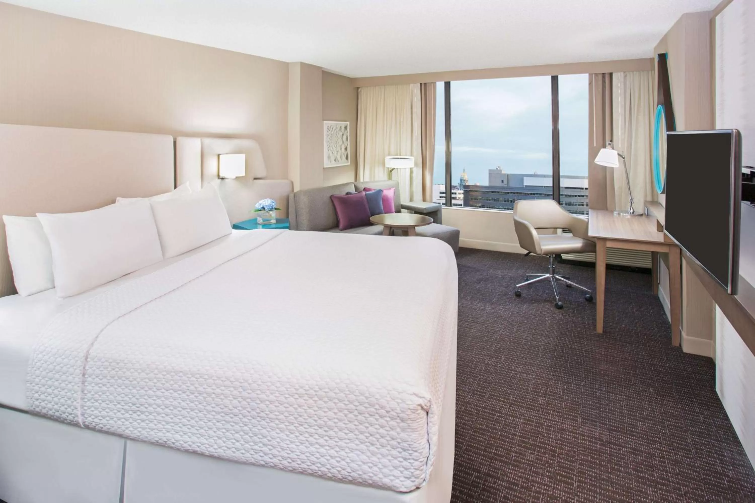 Photo of the whole room, Bed in Sonesta Denver Downtown