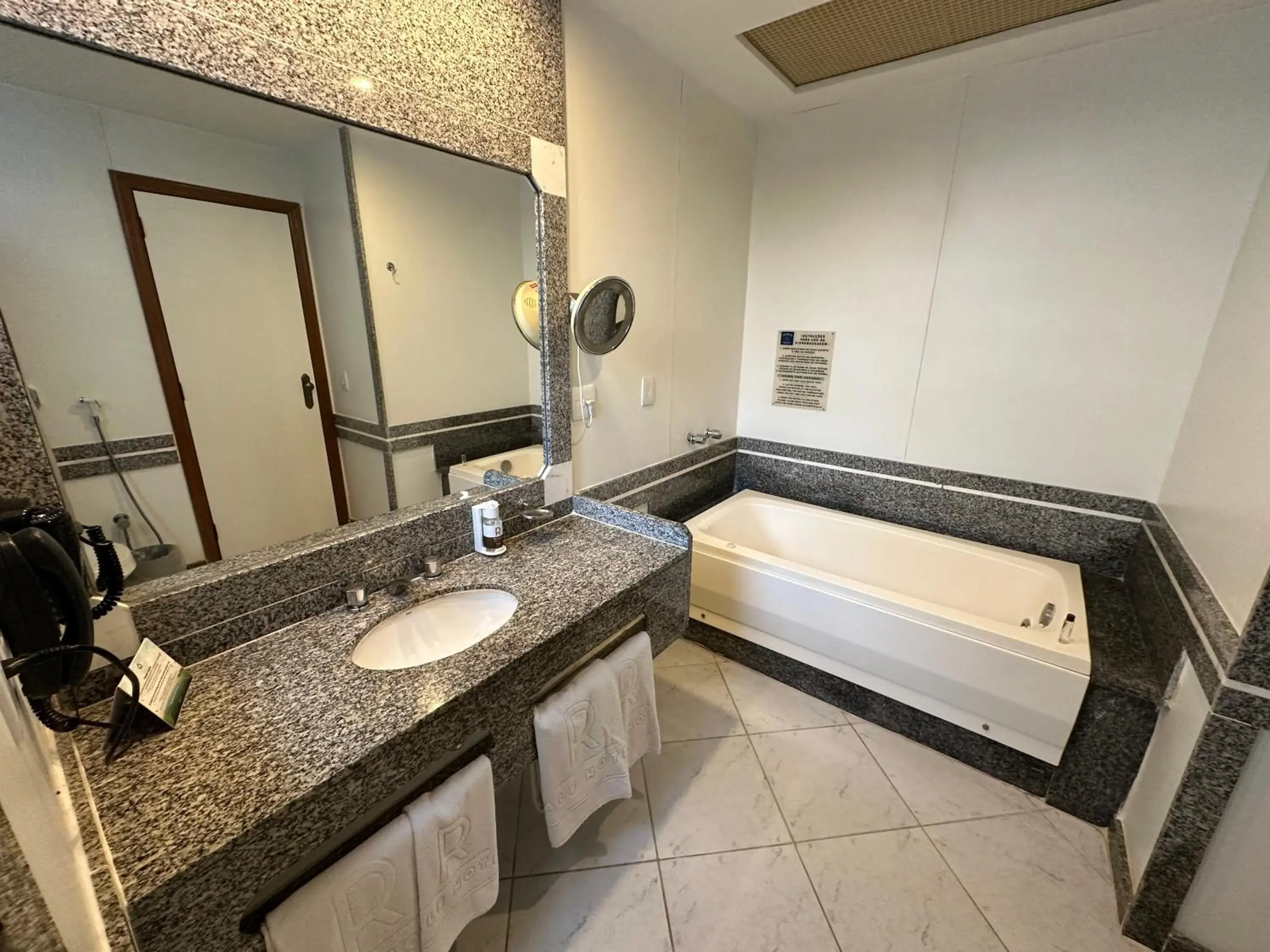 Bath, Bathroom in Riale Imperial Flamengo