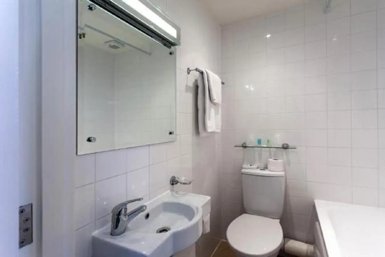 Toilet, Bathroom in Scarisbrick Hotel