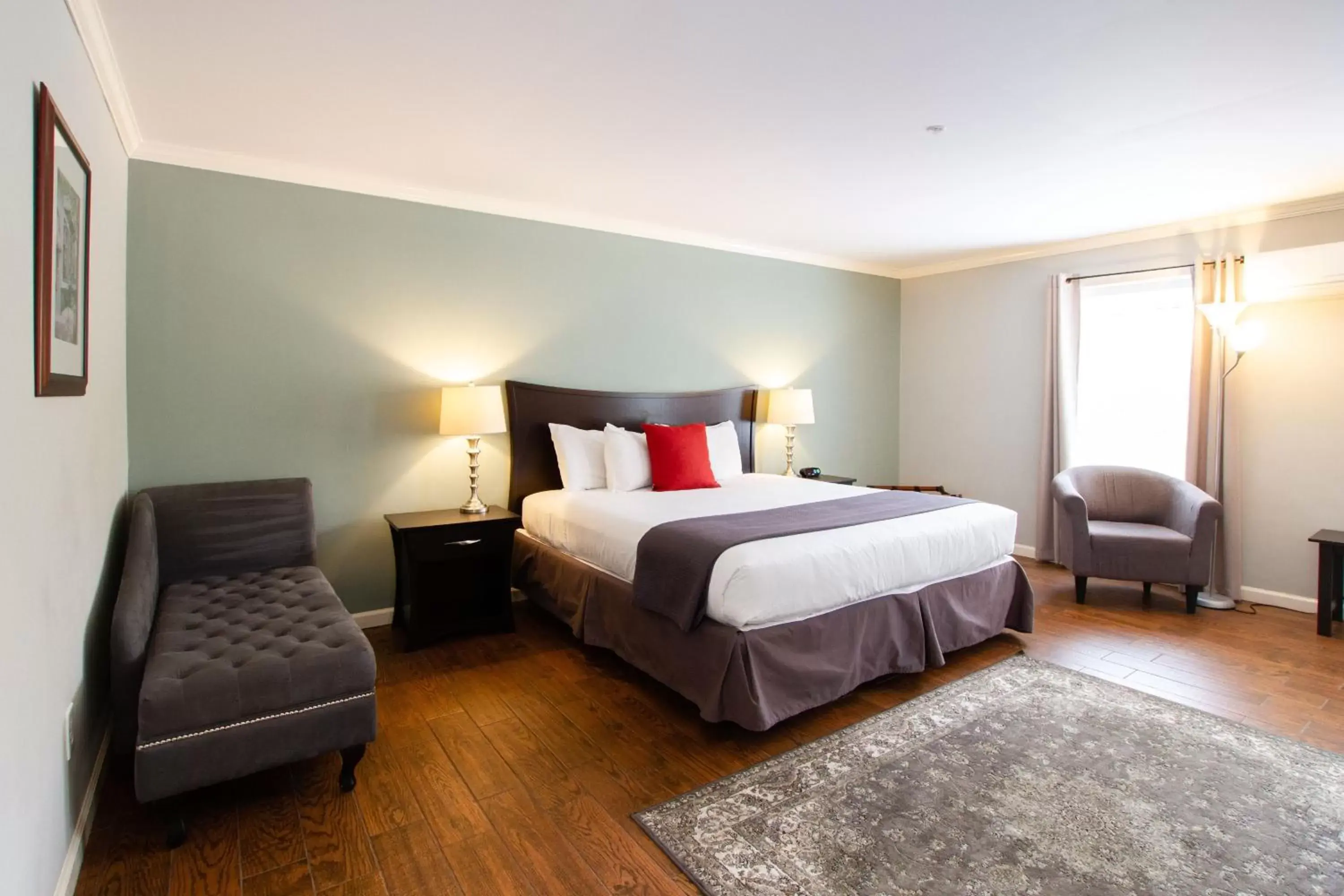 Bed in The Dahlonega Square Hotel & Villas