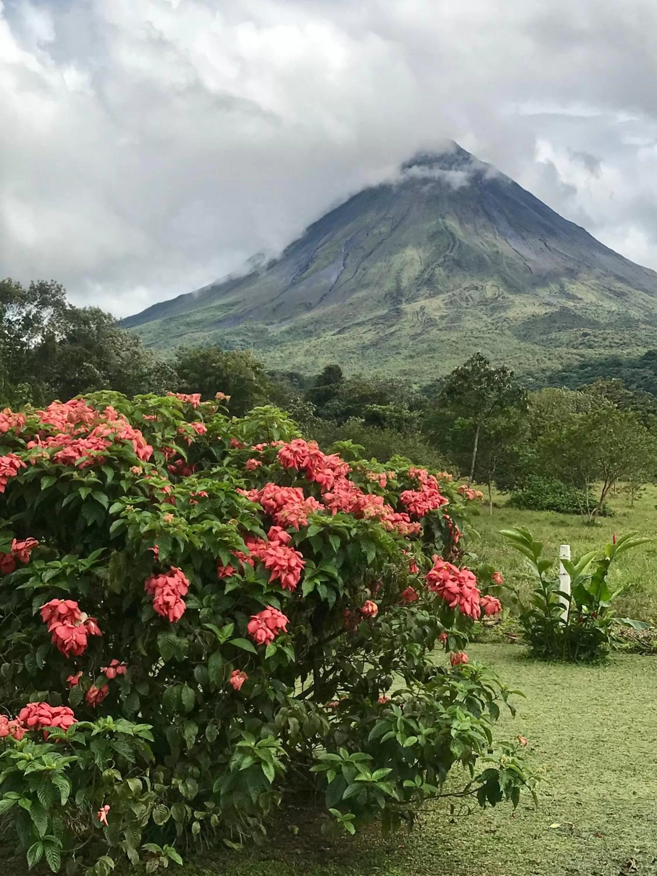 Mountain view in Arenal Roca Suites