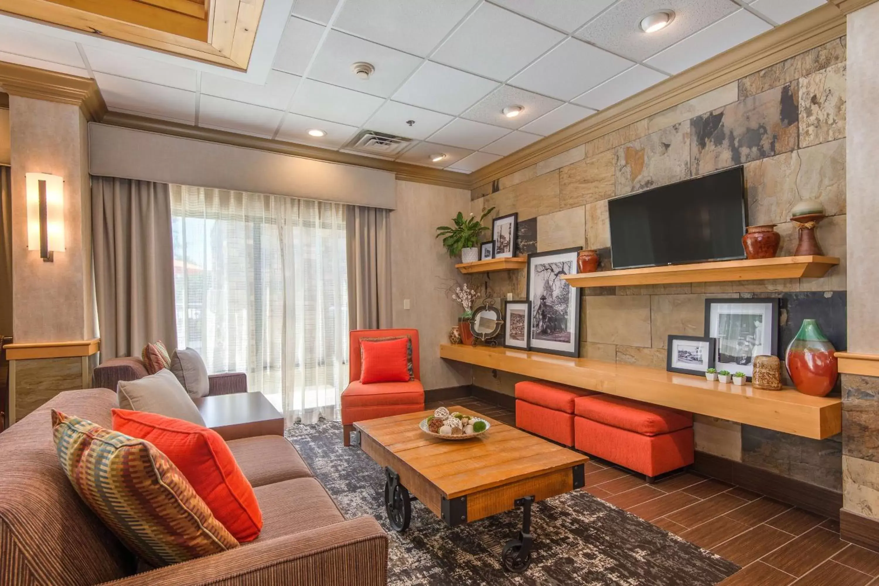 Lobby or reception, Seating Area in Hampton Inn Wilkesboro