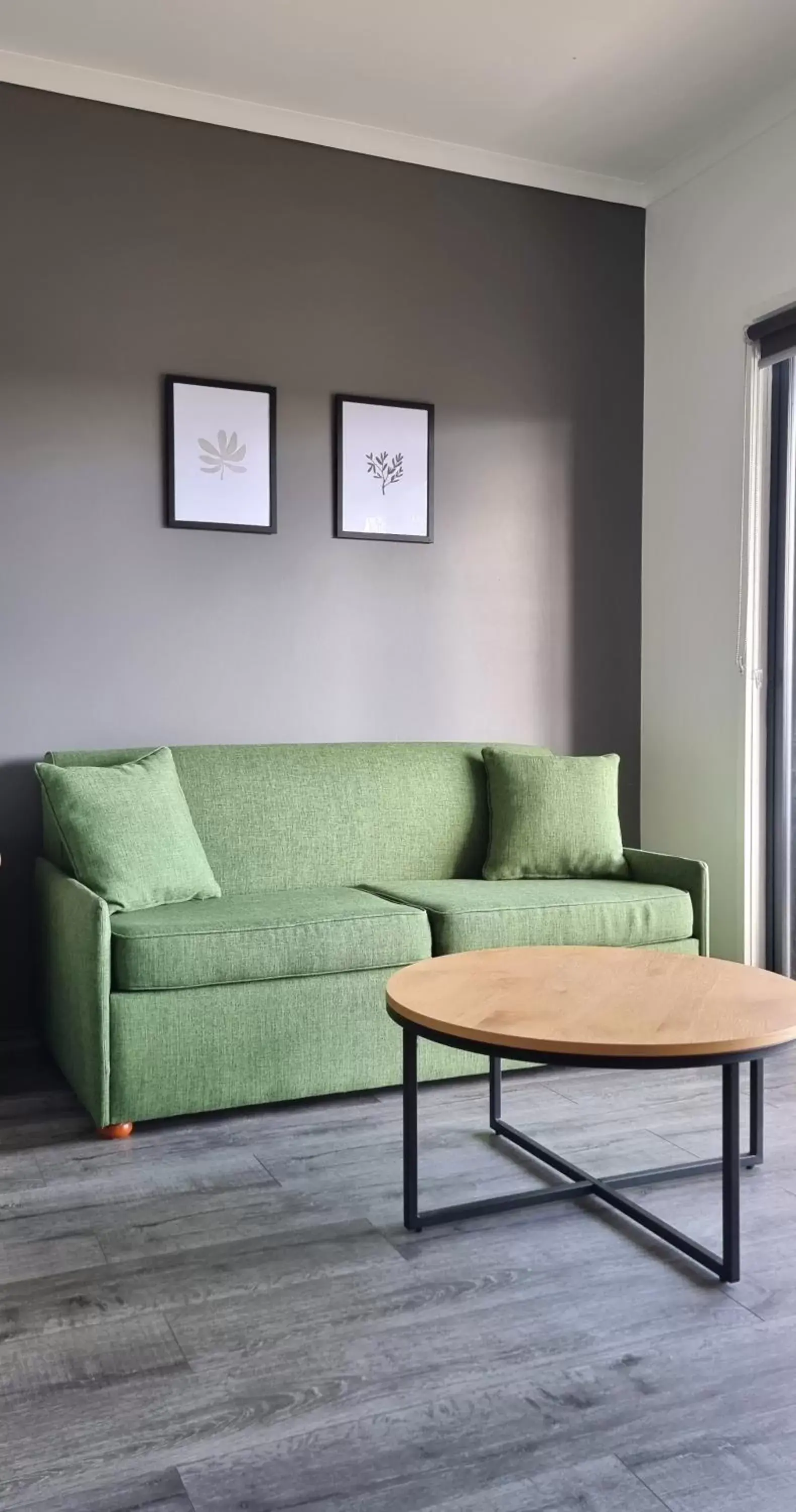 Living room, Seating Area in Seaview Motel & Apartments