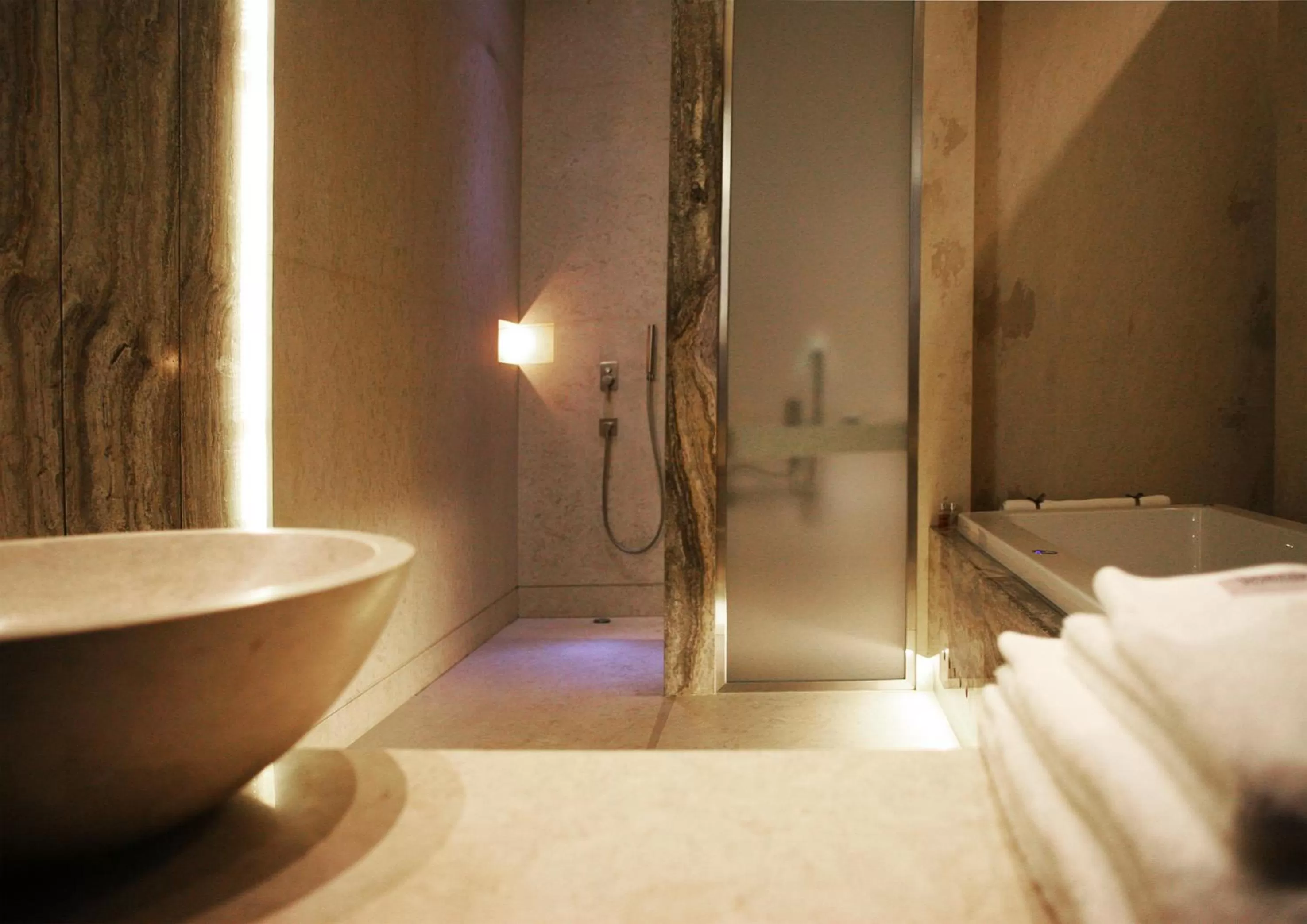 Bathroom, Bed in Hotel Monopol