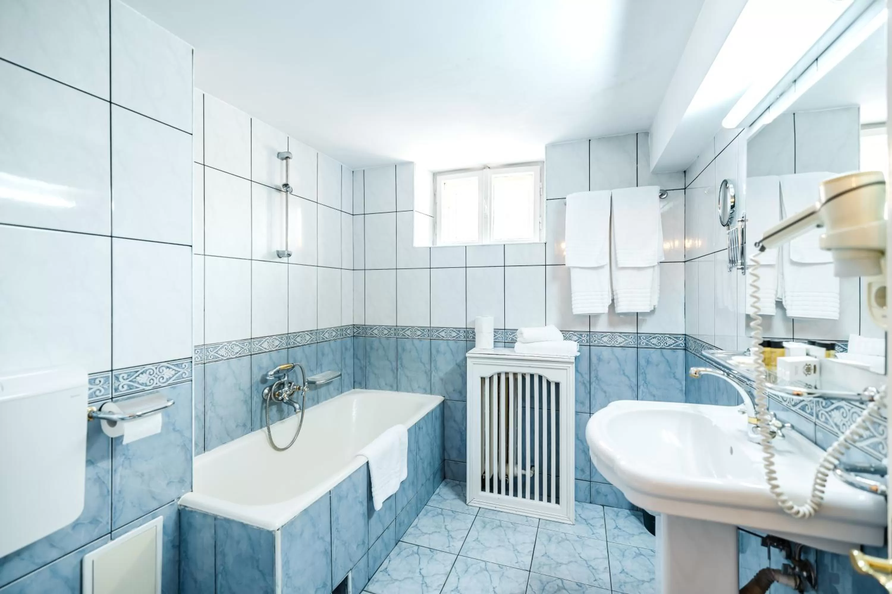 Bathroom in Hotel Imparatul Romanilor Hotel & SPA