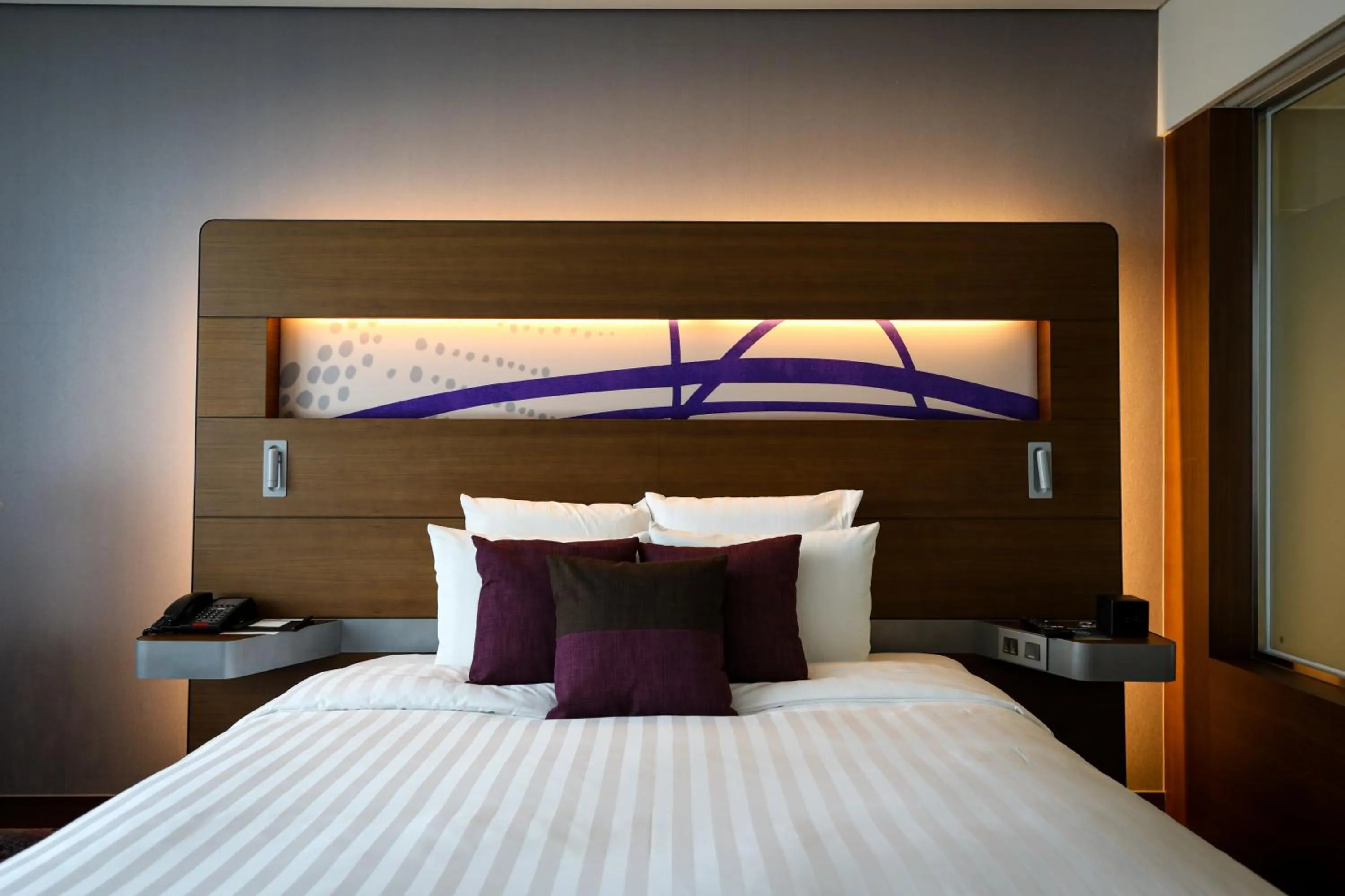 Bed in Novotel Ambassador Suwon