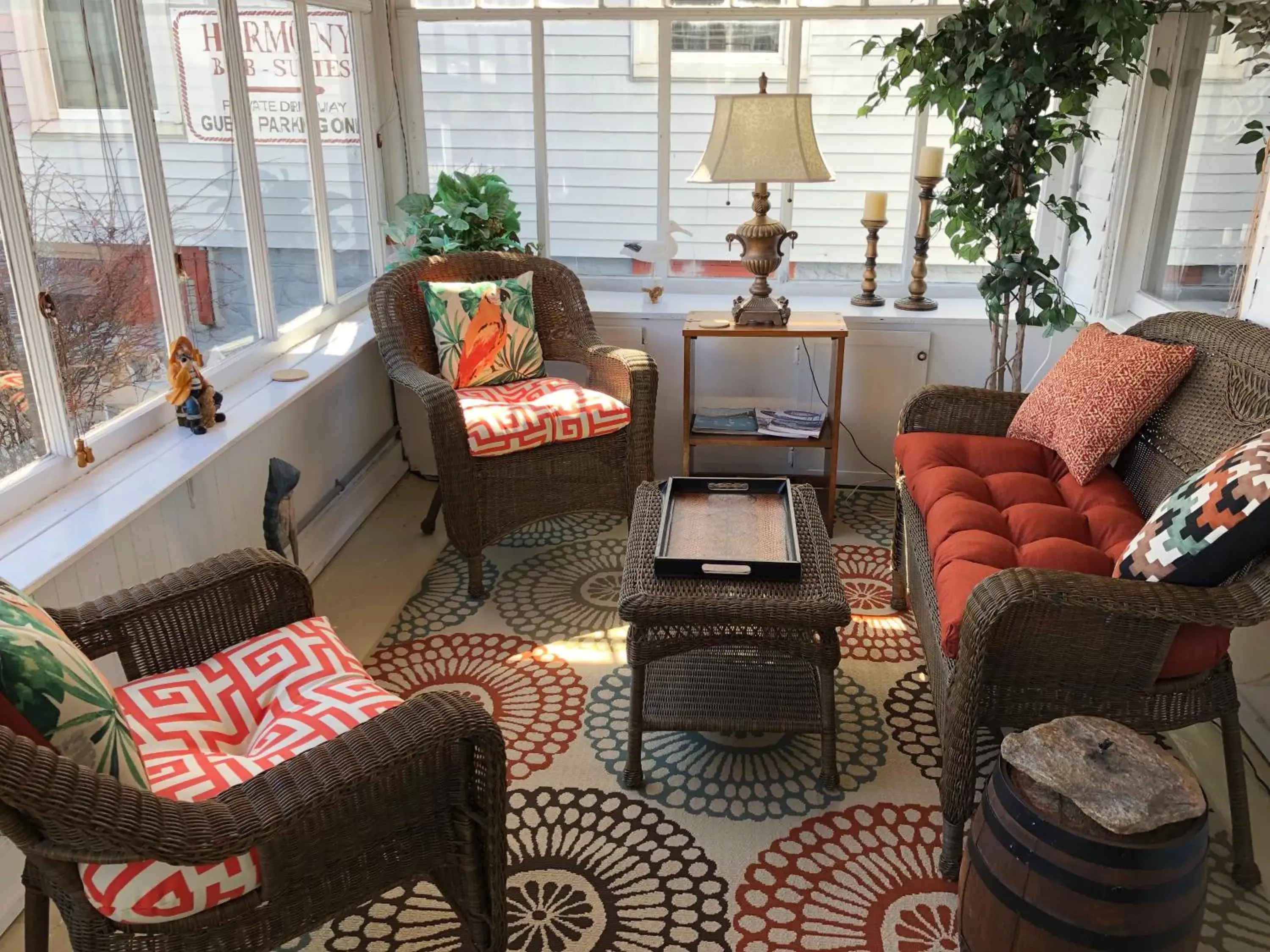 Balcony/Terrace, Seating Area in Bayside Inn