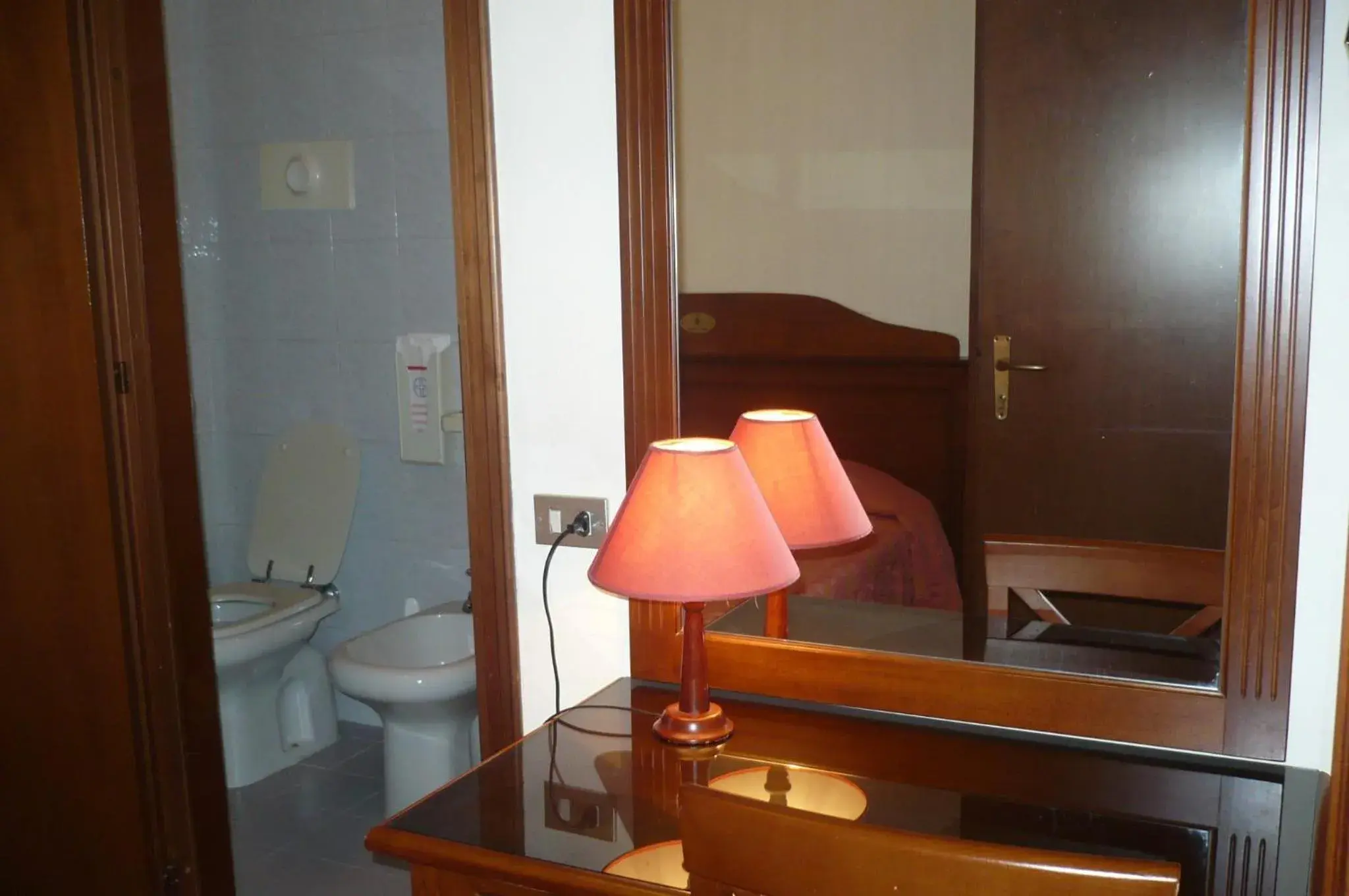 Seating area, Bathroom in Hotel Pavone