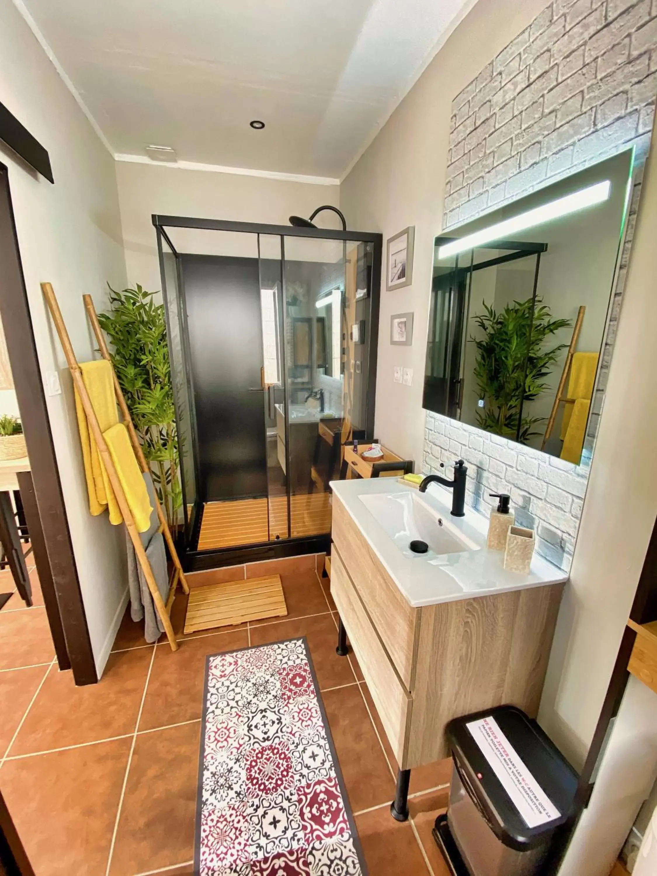 Shower, Bathroom in DOUCE QUIETUDE