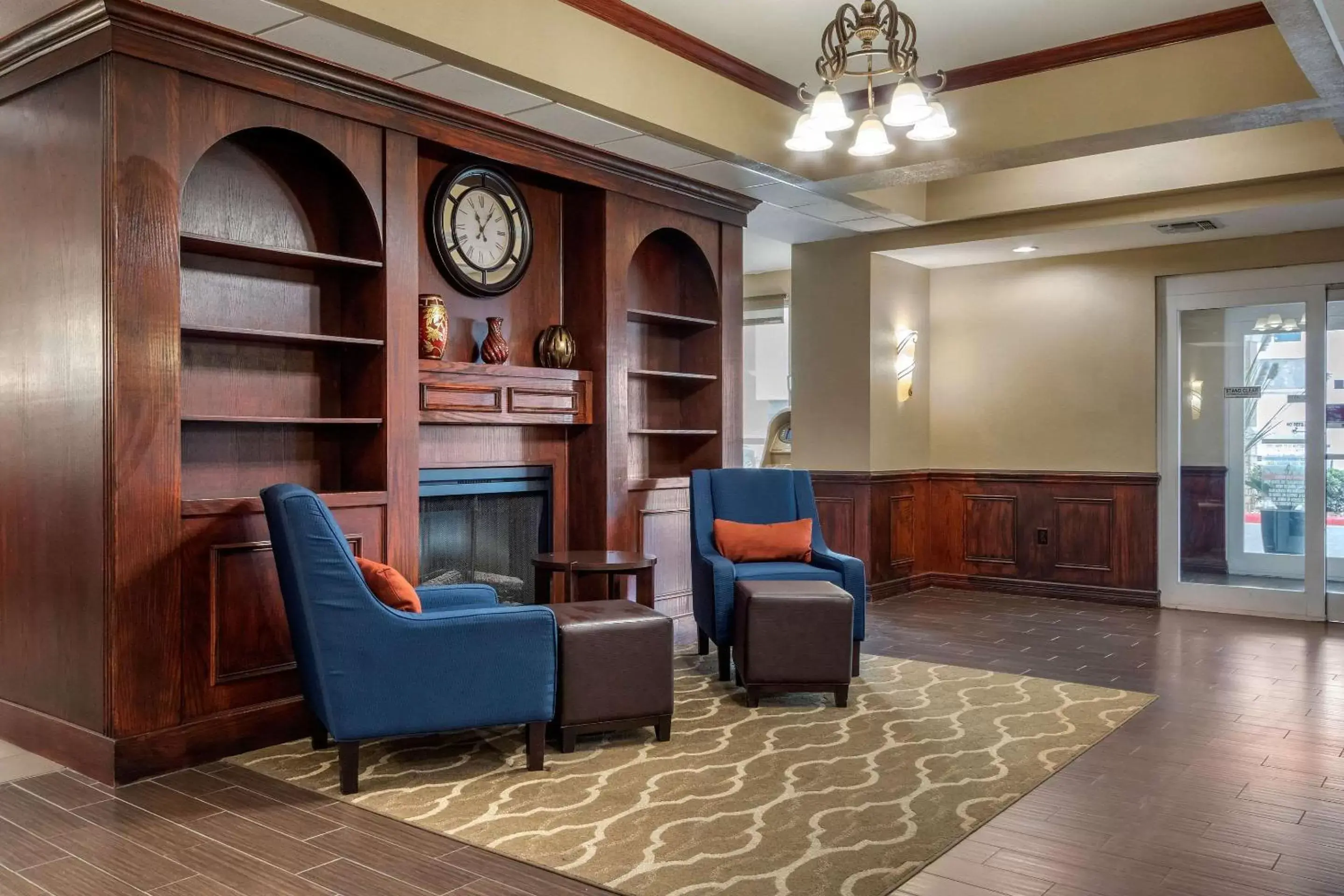 Lobby or reception, Seating Area in Comfort Suites Central