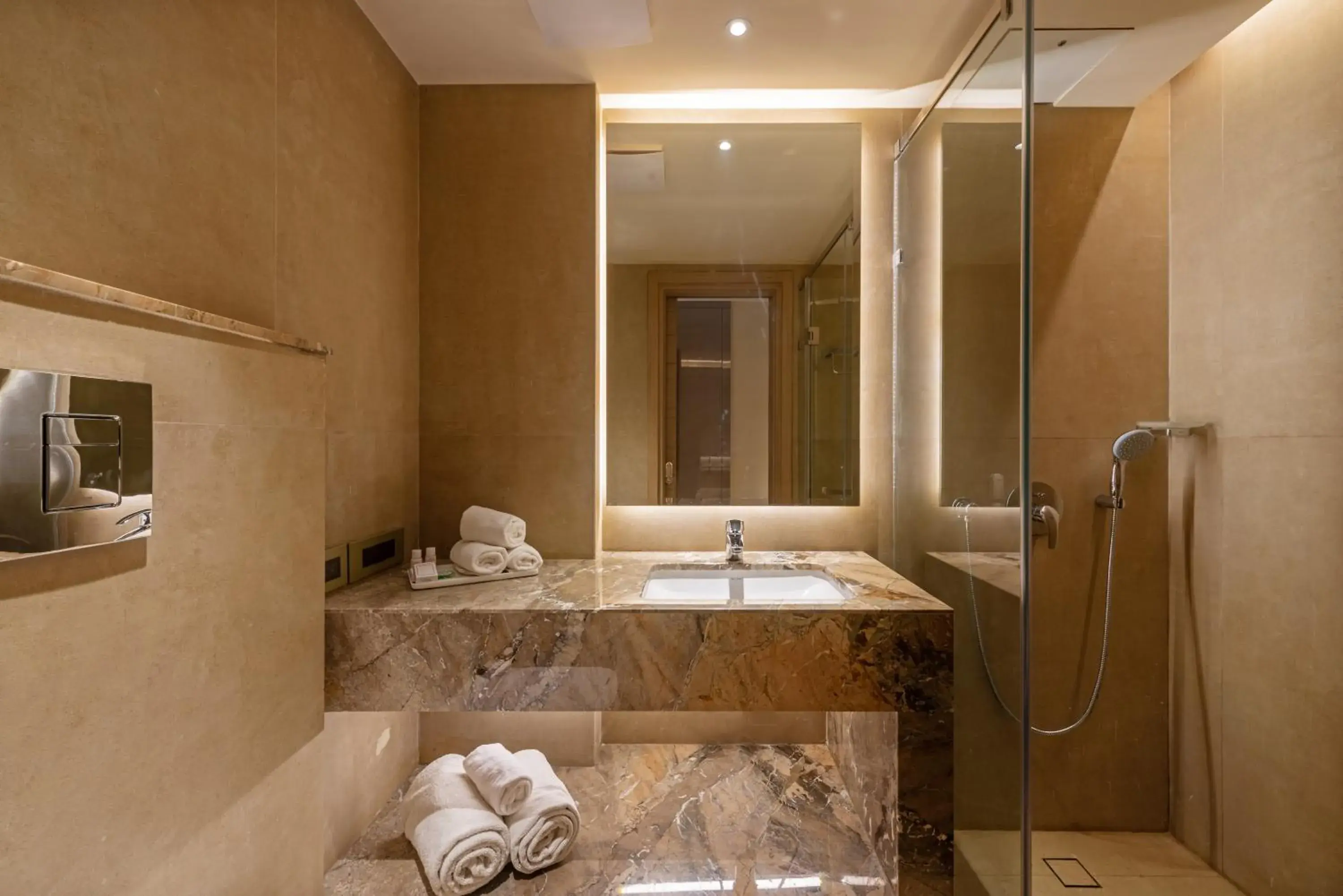 Bathroom in Hotel Saket 27