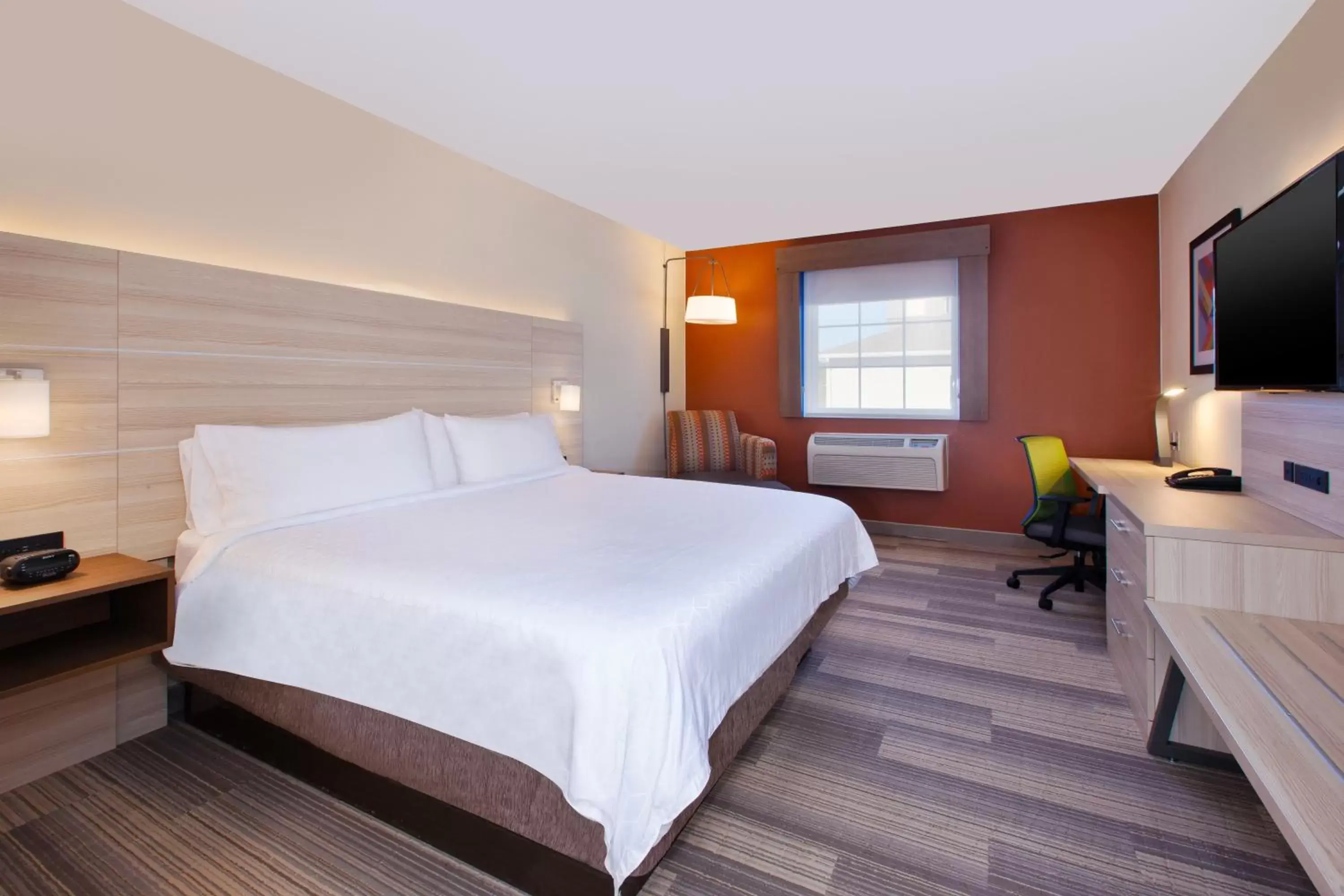Photo of the whole room, Bed in Holiday Inn Express Absecon-Atlantic City Area by IHG Photo of the whole room, Bed in Holiday Inn Express Absecon-Atlantic City Area by IHG